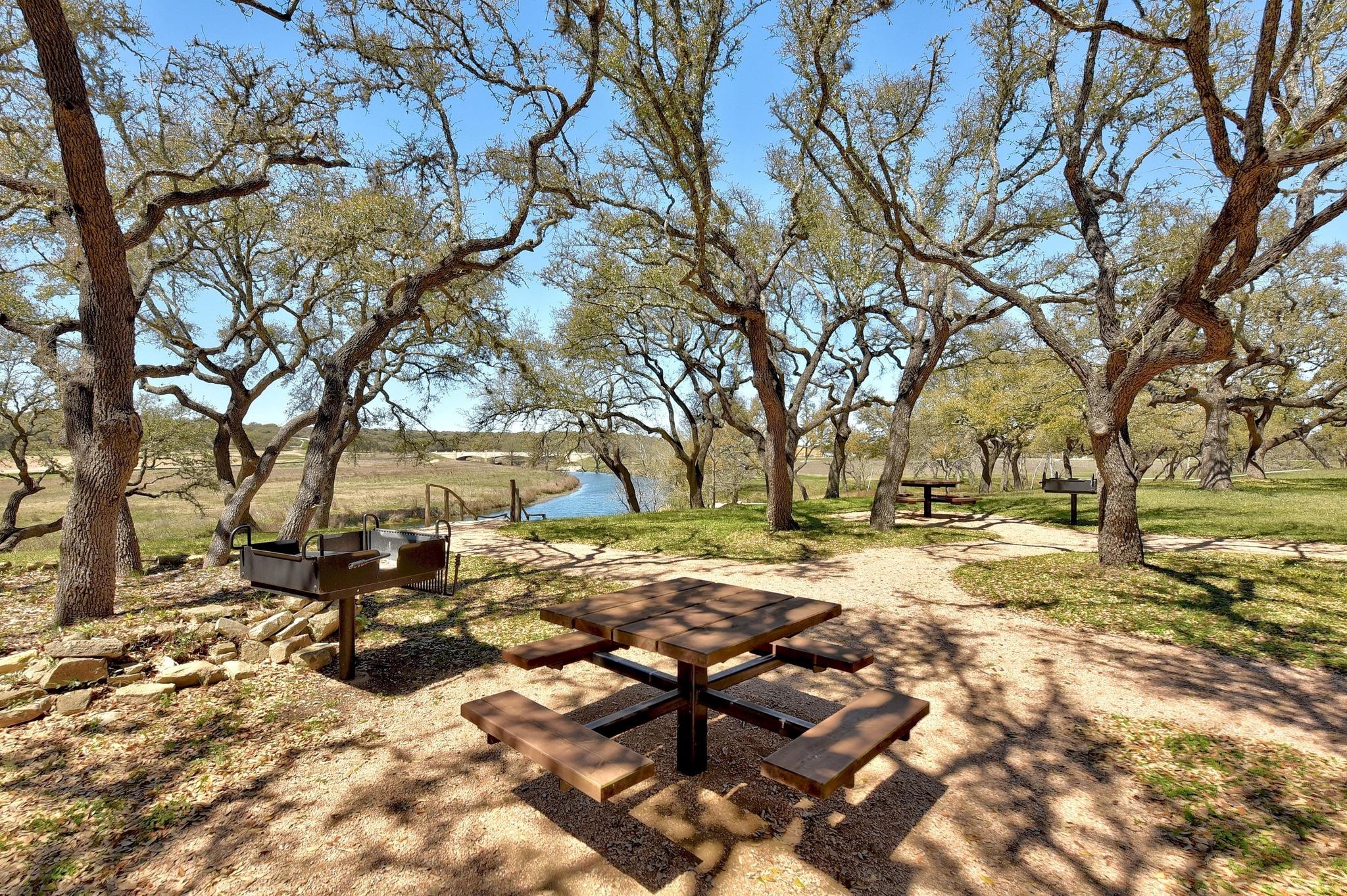 112 Bell Hill Dr, Dripping Springs, TX 78620