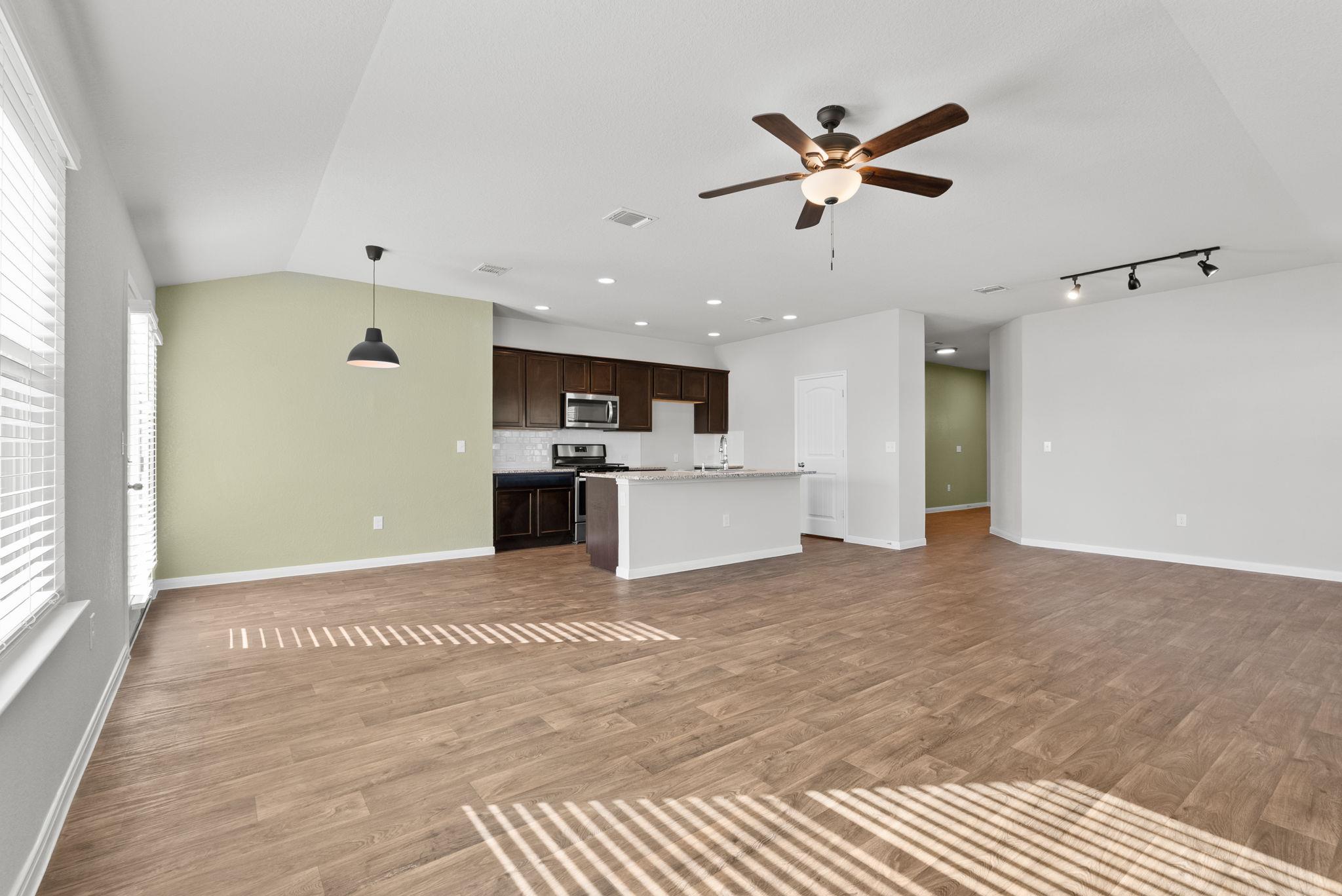 124 Harlan Dr, Hutto, TX 78634