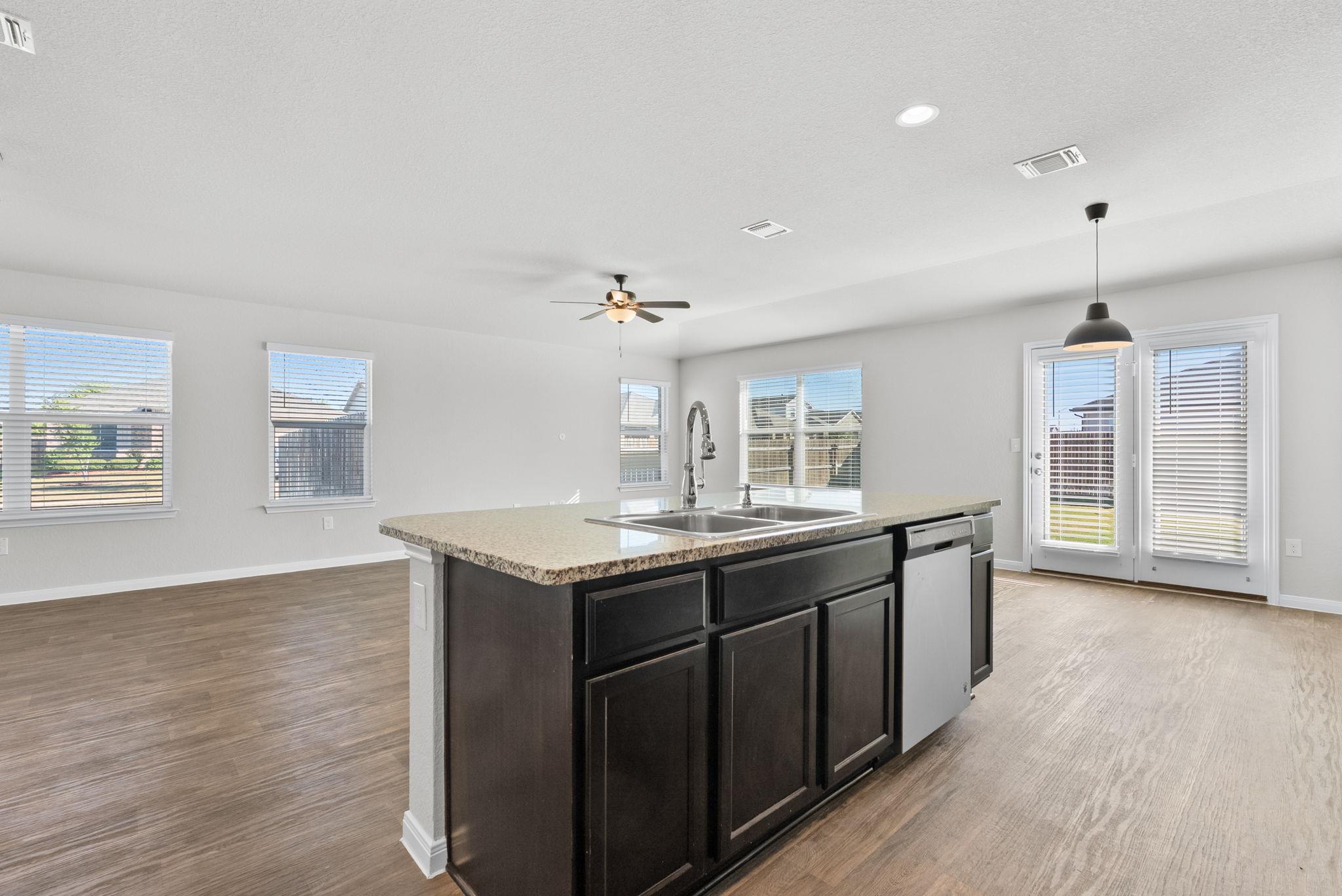 124 Harlan Dr, Hutto, TX 78634