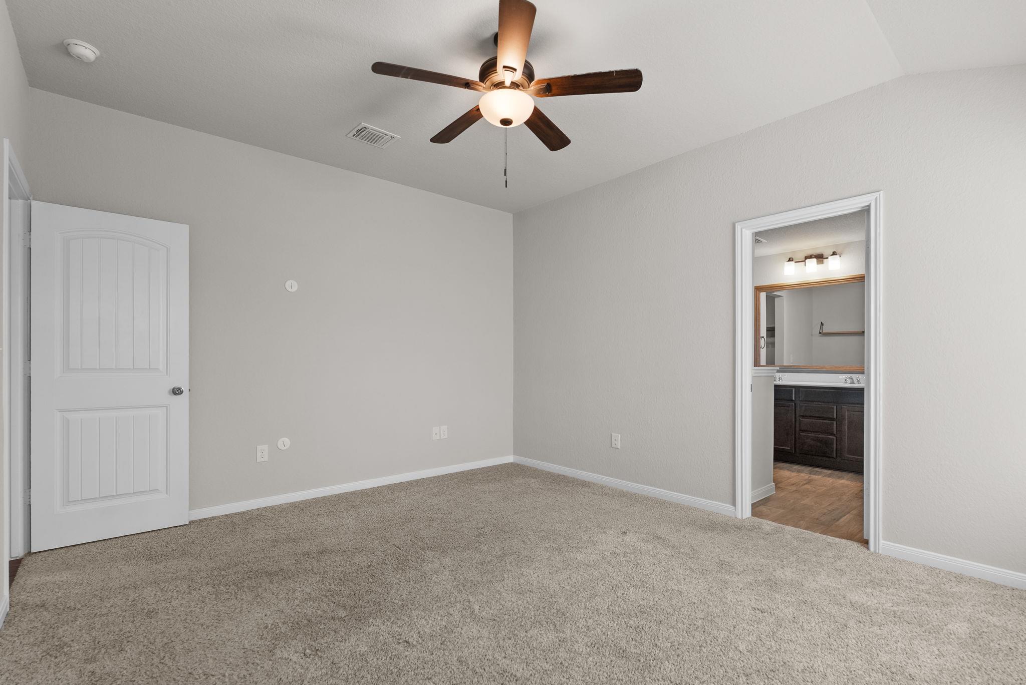 124 Harlan Dr, Hutto, TX 78634