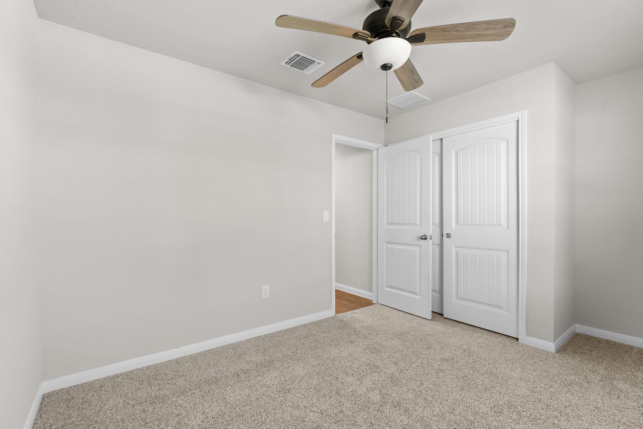 124 Harlan Dr, Hutto, TX 78634