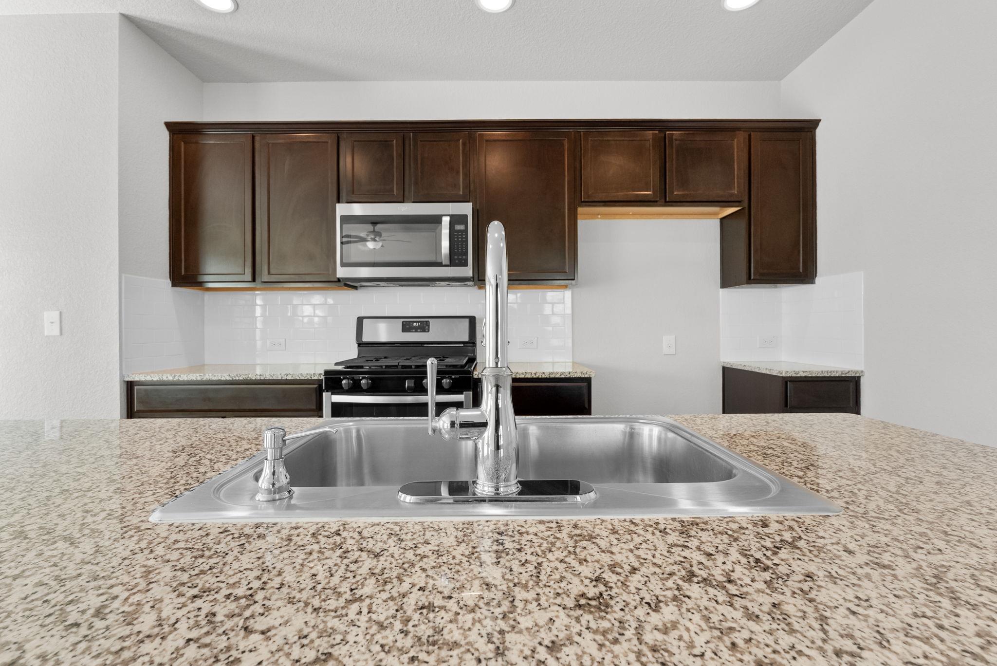 124 Harlan Dr, Hutto, TX 78634