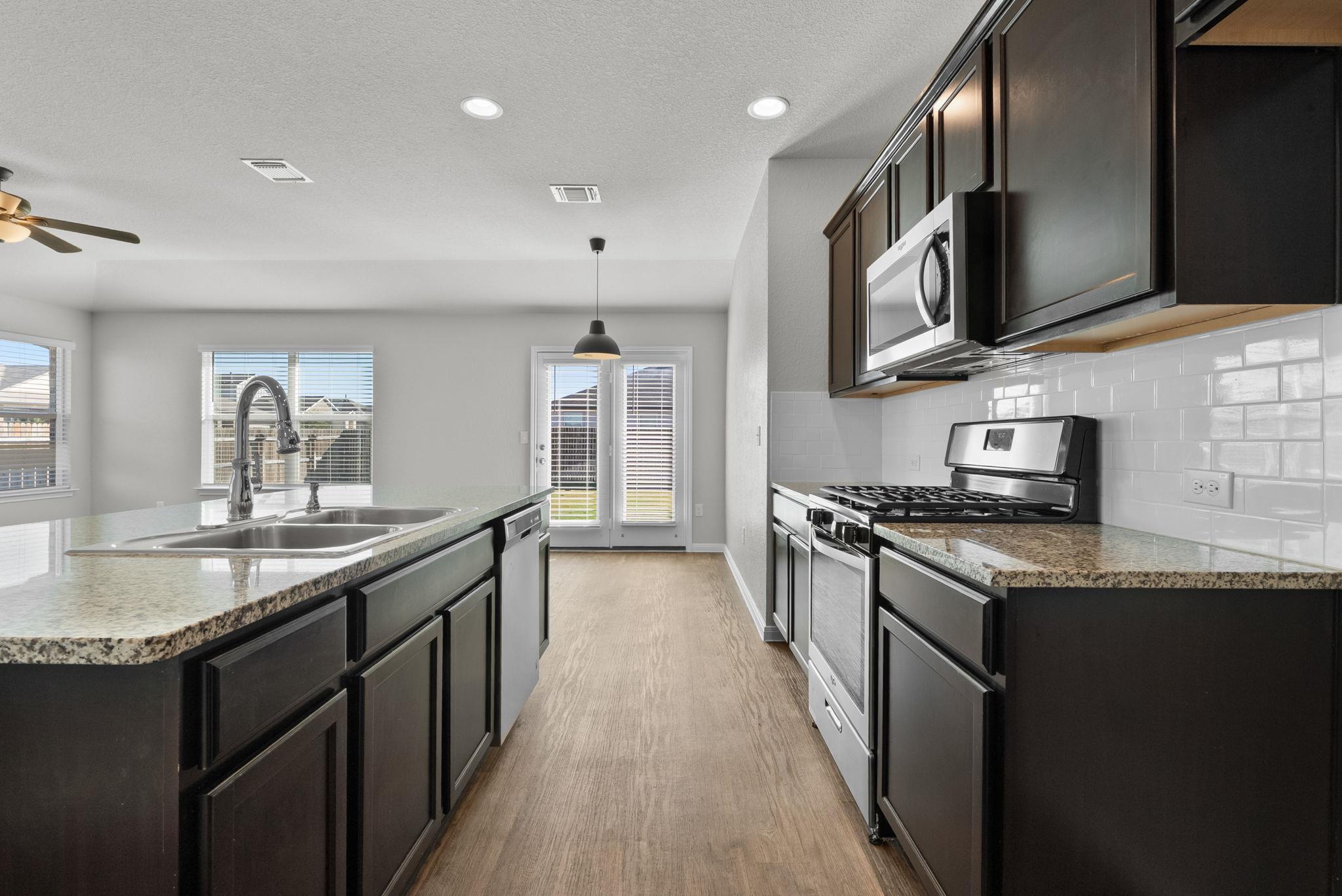 124 Harlan Dr, Hutto, TX 78634