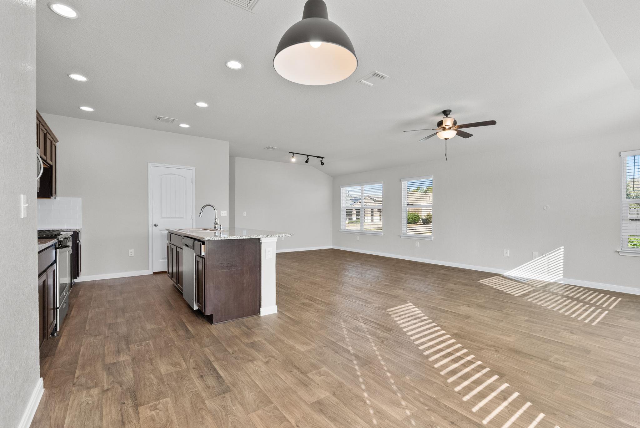 124 Harlan Dr, Hutto, TX 78634