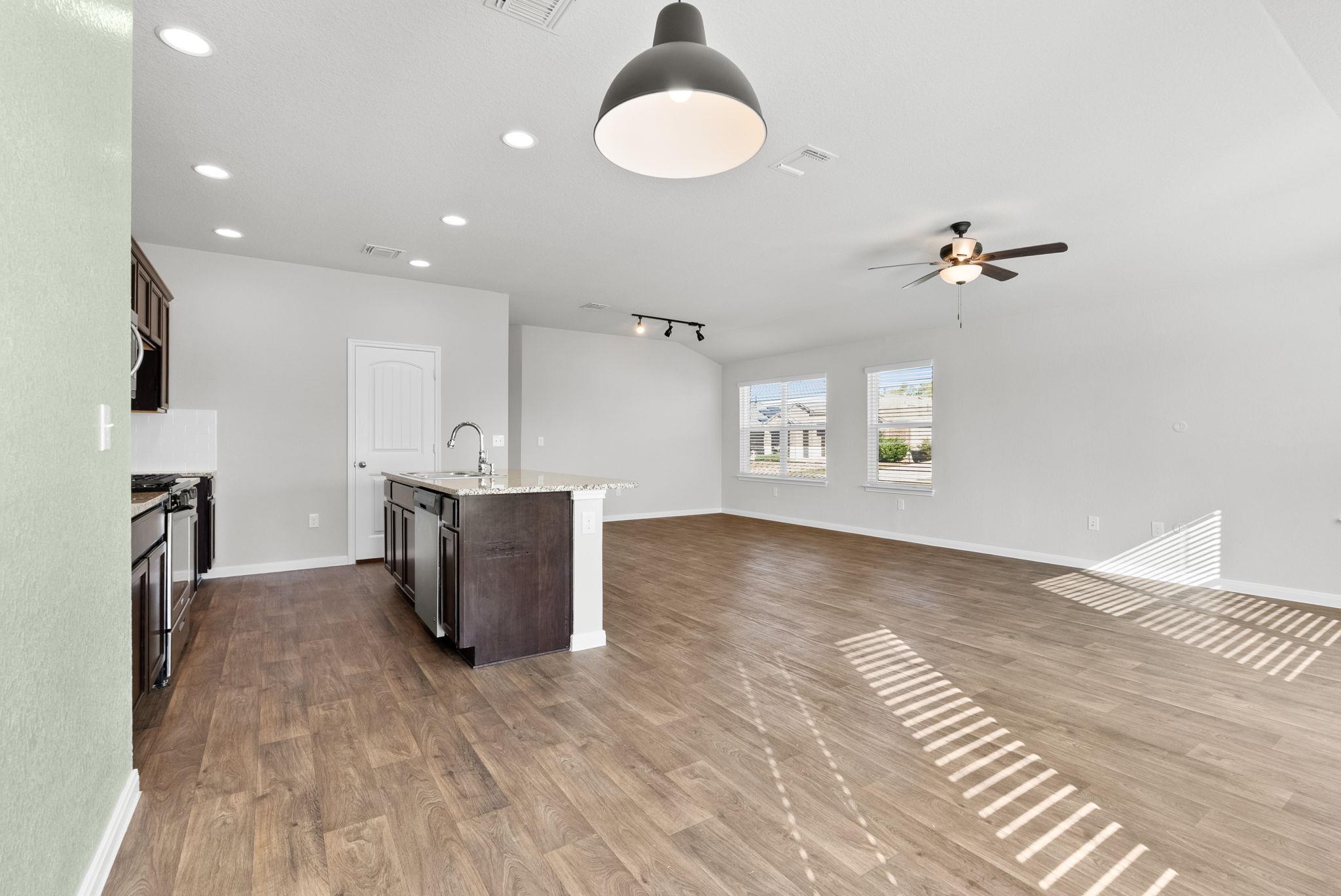 124 Harlan Dr, Hutto, TX 78634