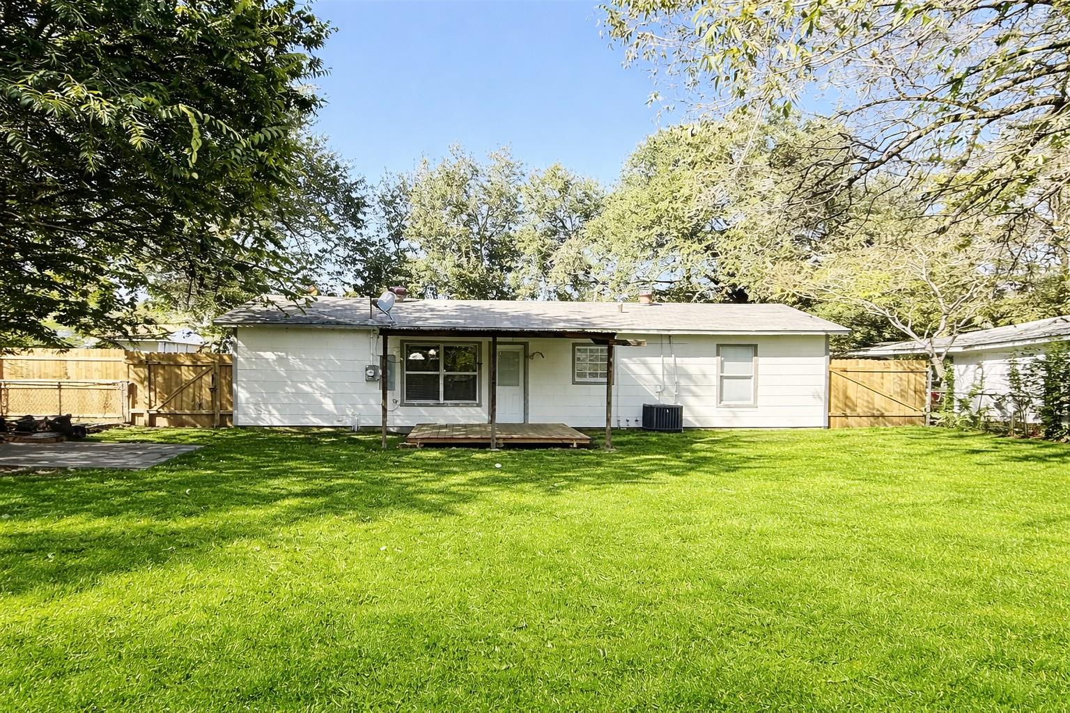 1403 Alcoa Ave, Rockdale, TX 76567