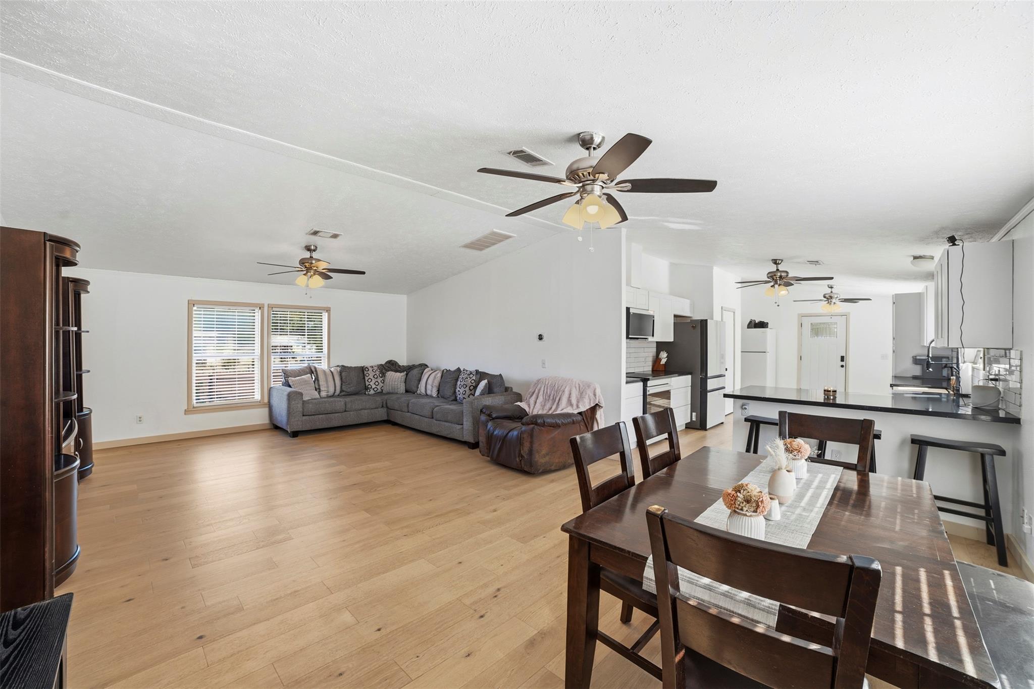 4048 Sutherland Springs Rd, Seguin, TX 78155