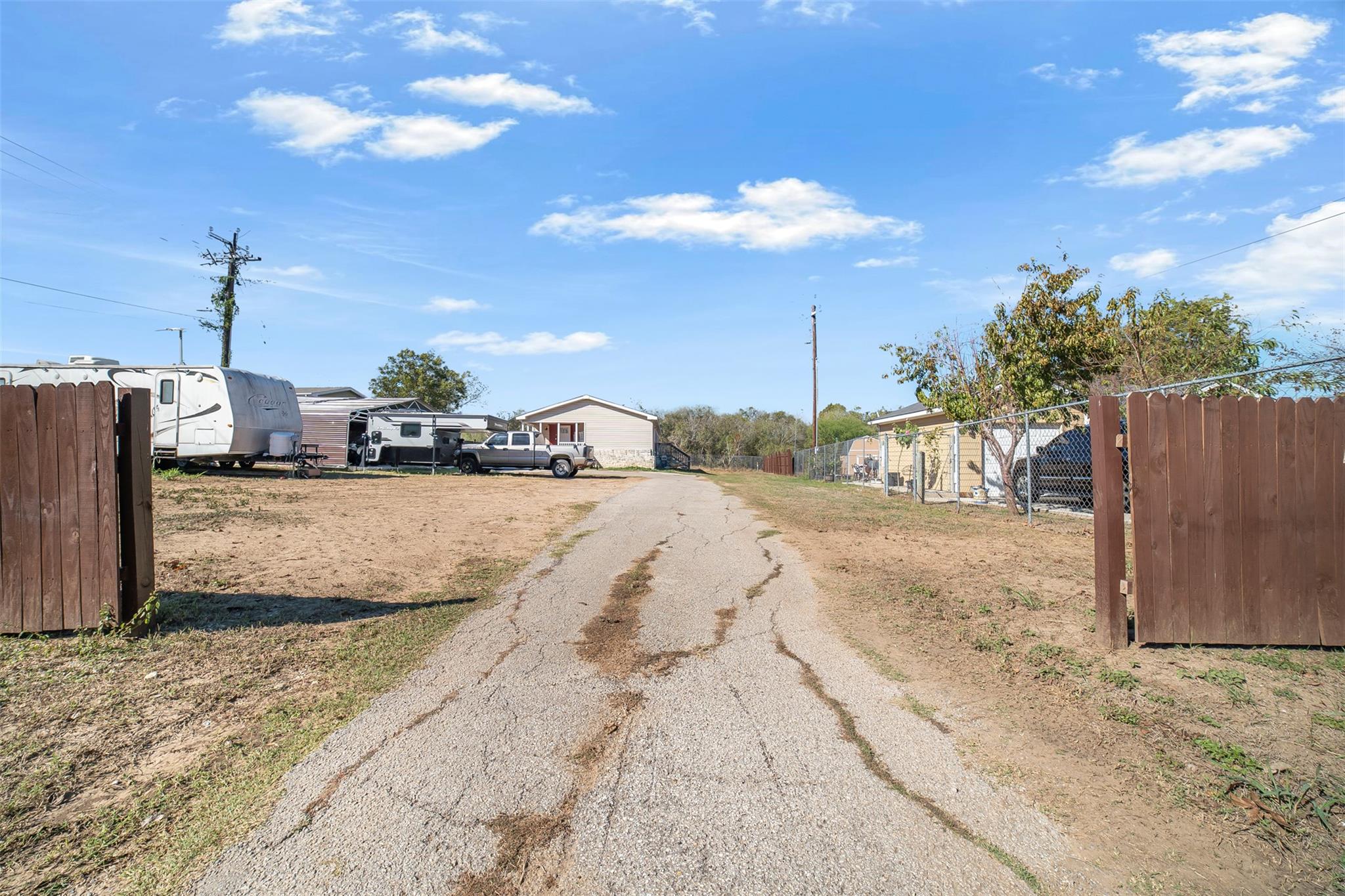 4048 Sutherland Springs Rd, Seguin, TX 78155