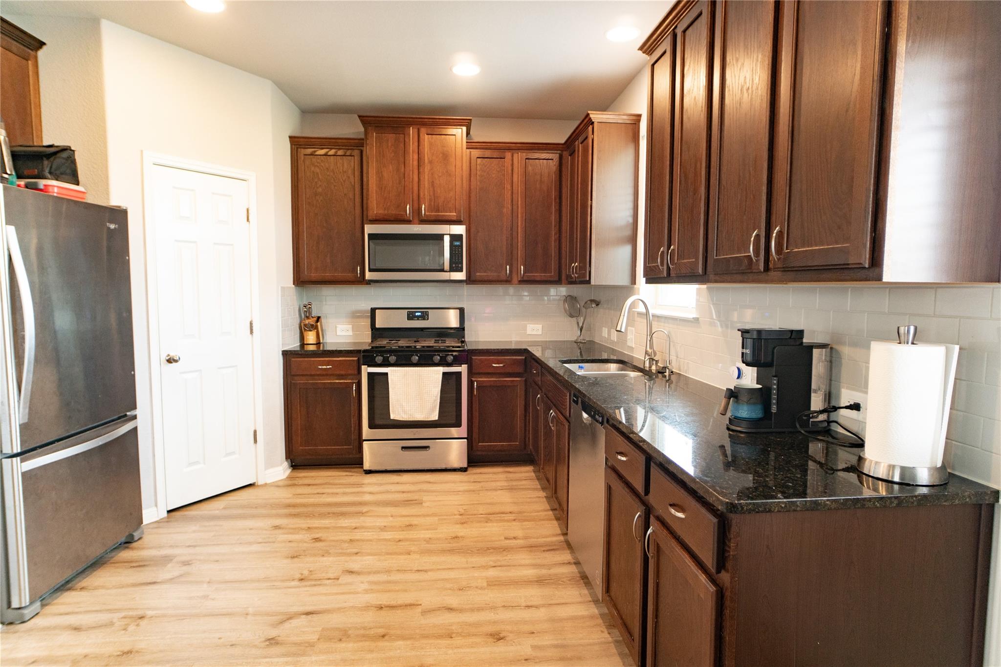 160 Shearwater Ln, Leander, TX 78641