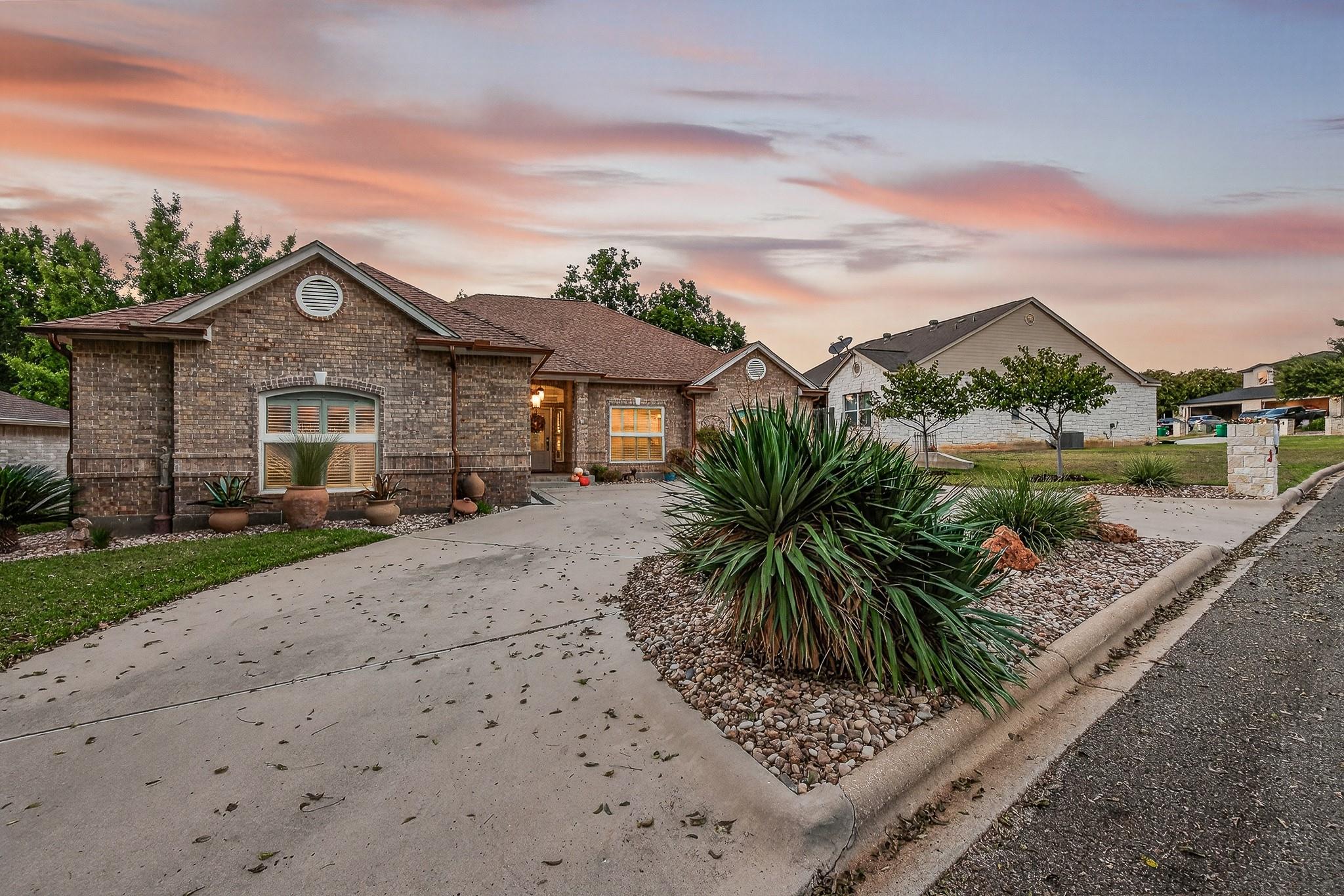 20 Augusta Dr, Meadowlakes, TX 78654