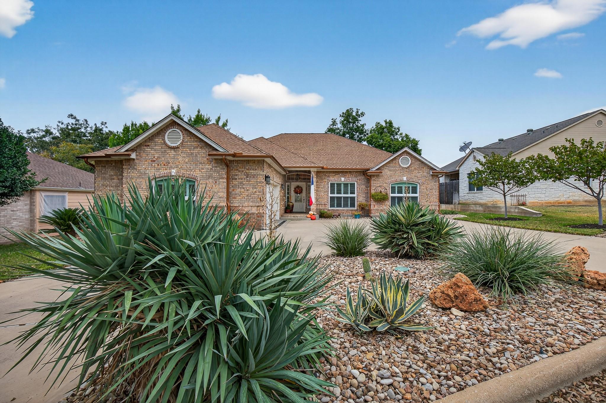 20 Augusta Dr, Meadowlakes, TX 78654