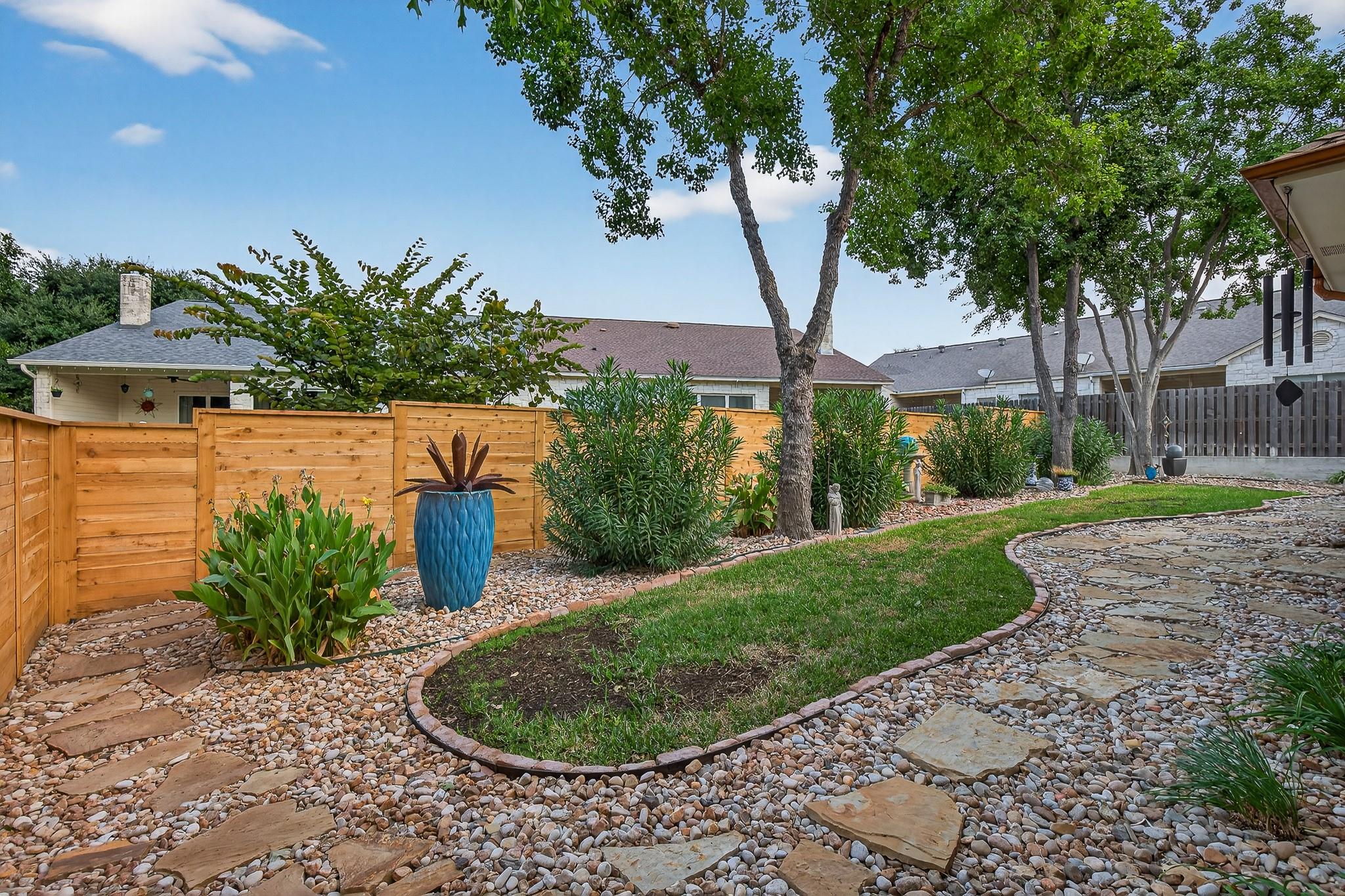 20 Augusta Dr, Meadowlakes, TX 78654