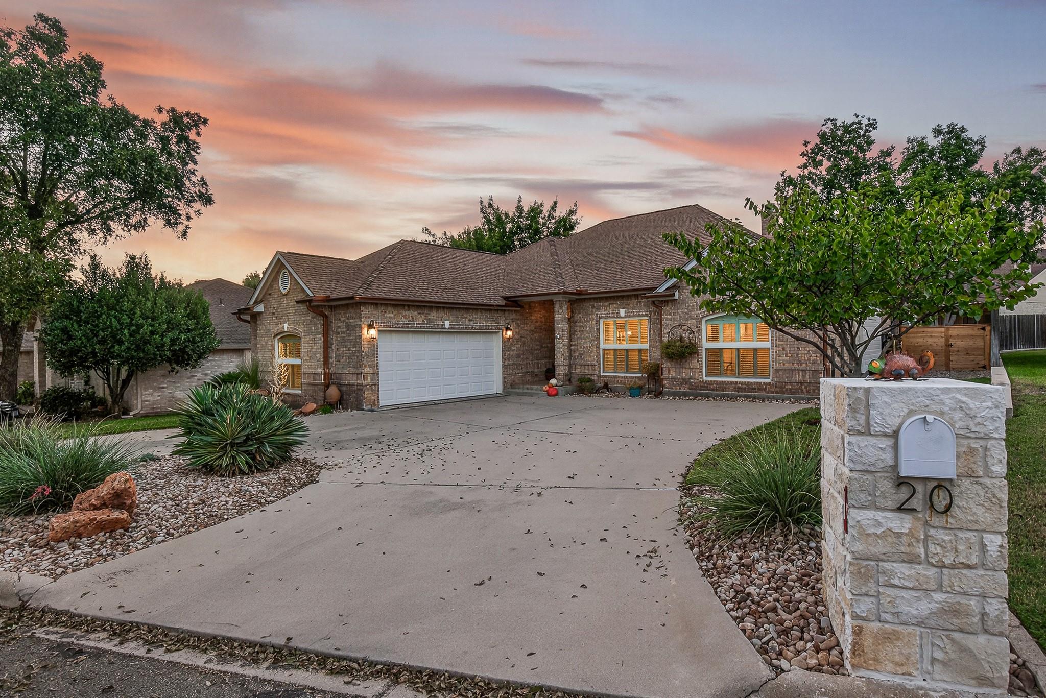 20 Augusta Dr, Meadowlakes, TX 78654