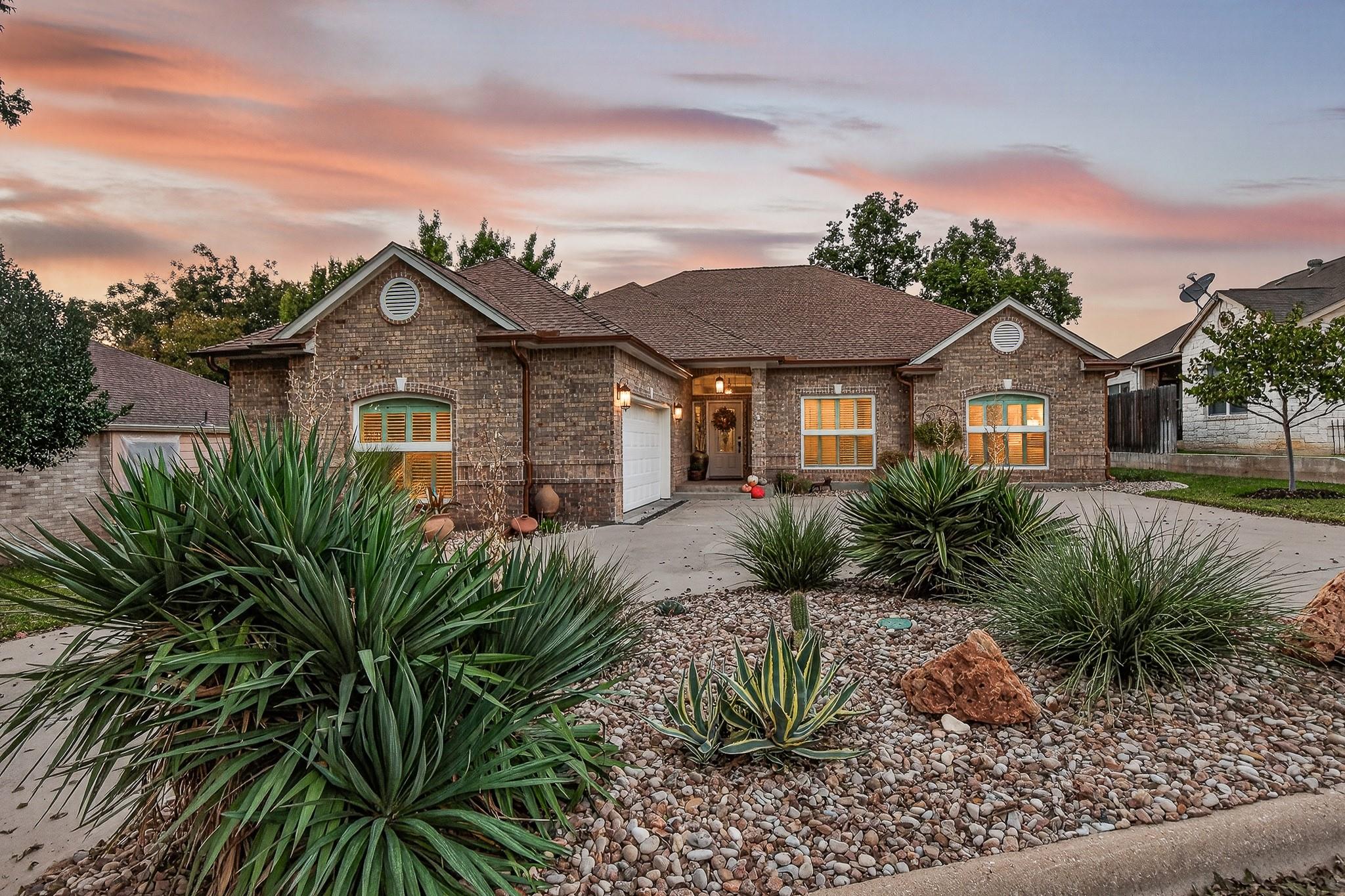 20 Augusta Dr, Meadowlakes, TX 78654