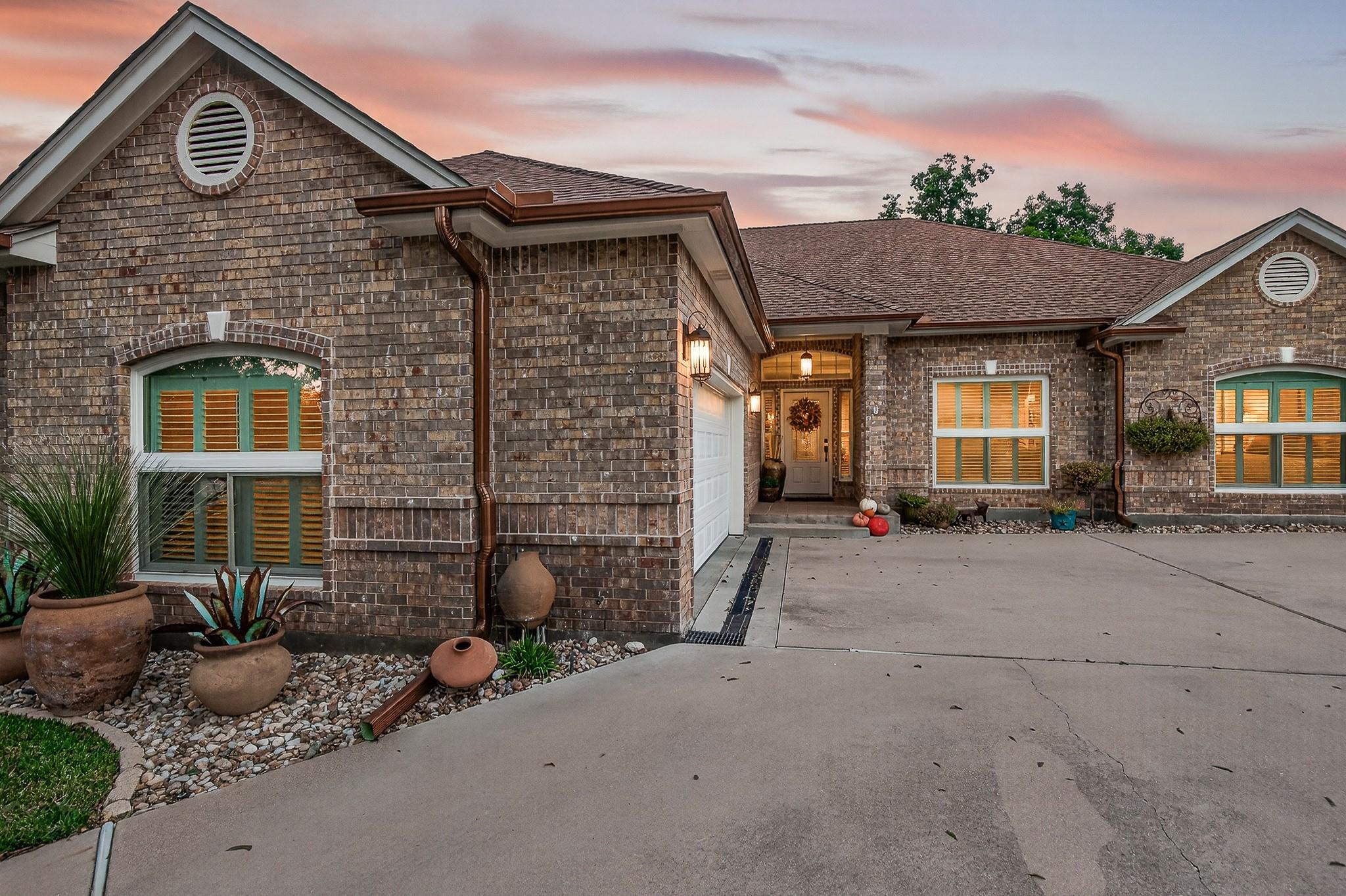 20 Augusta Dr, Meadowlakes, TX 78654