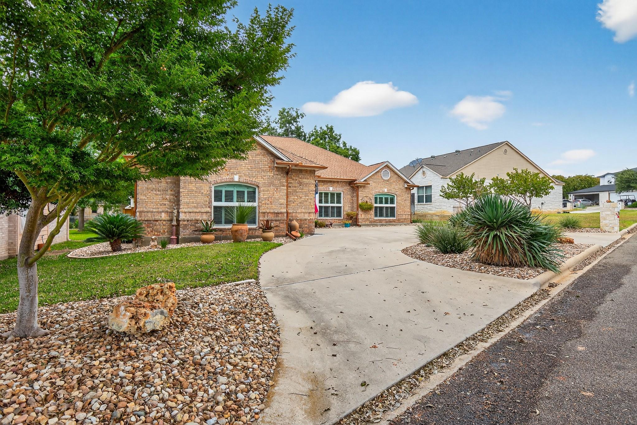 20 Augusta Dr, Meadowlakes, TX 78654