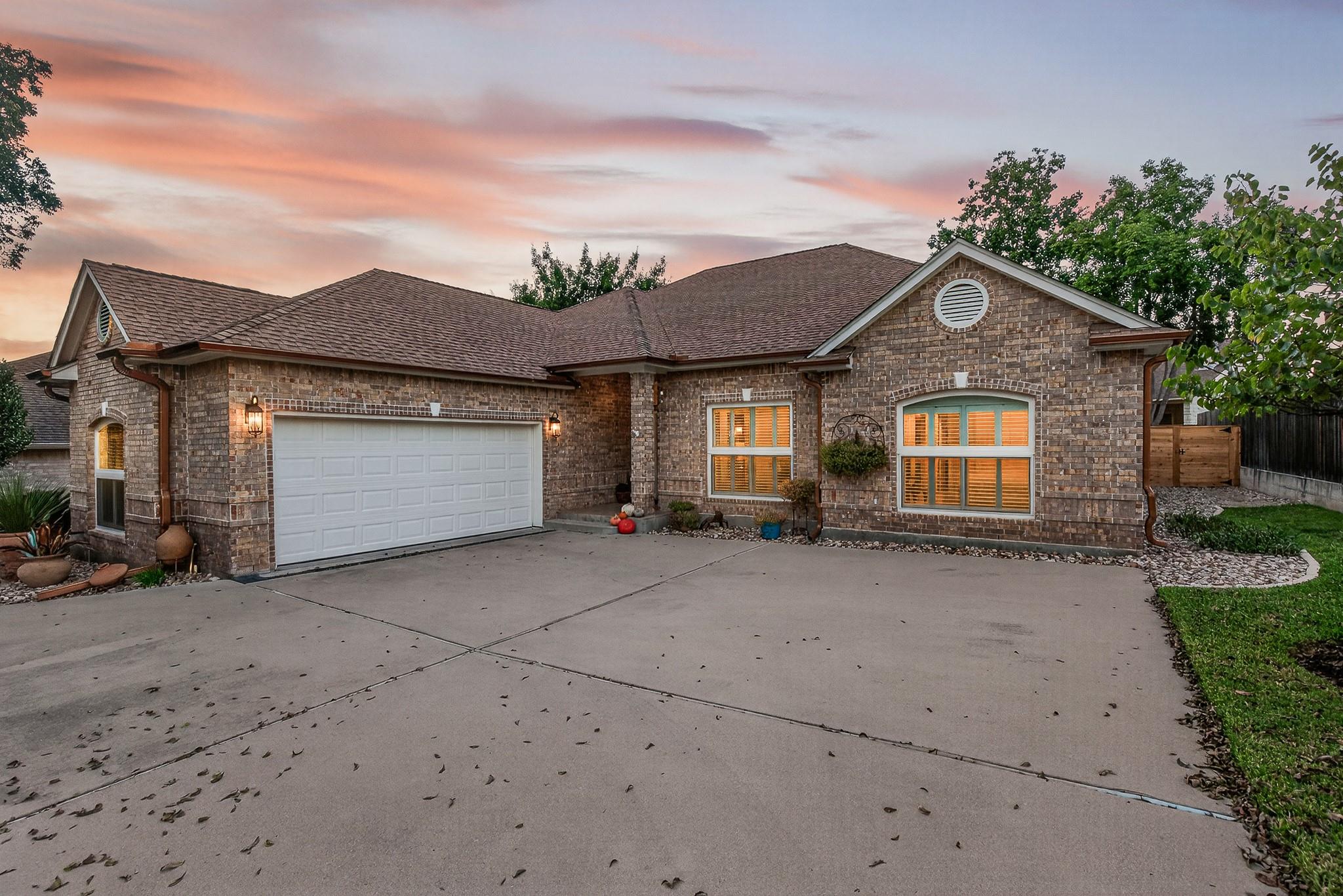 20 Augusta Dr, Meadowlakes, TX 78654