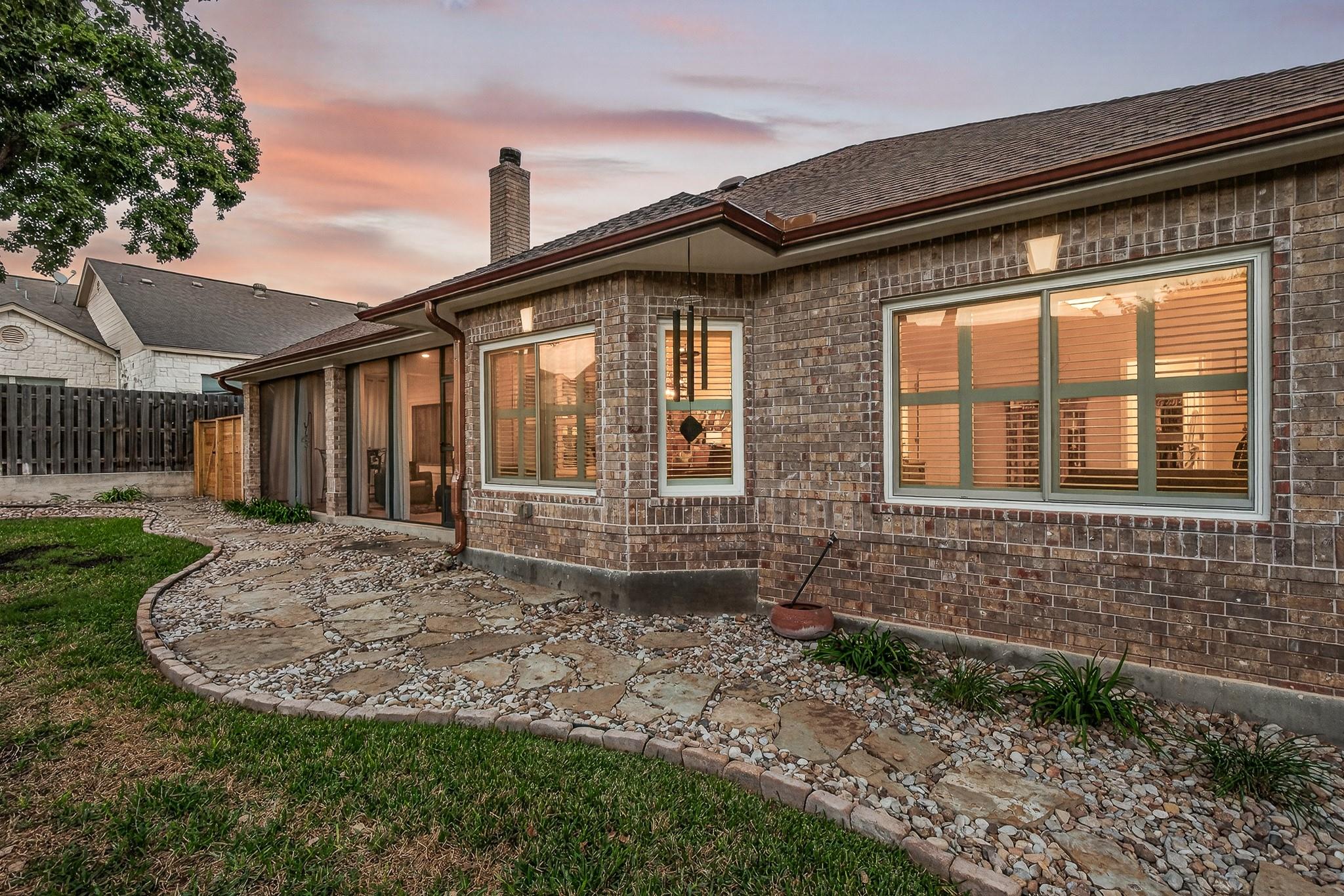 20 Augusta Dr, Meadowlakes, TX 78654