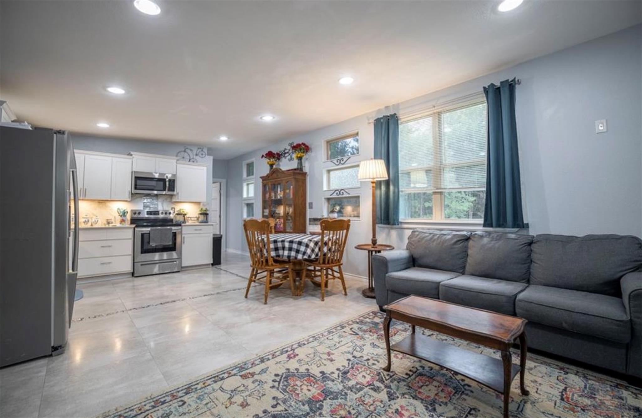 1777 Fox Ln, Lockhart, TX 78644