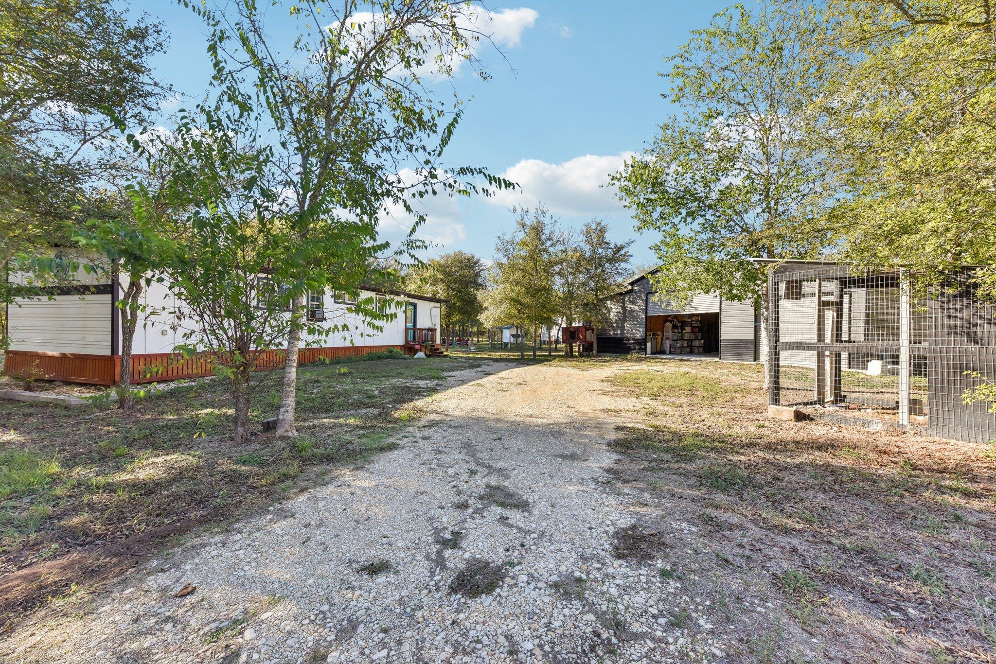 1777 Fox Ln, Lockhart, TX 78644