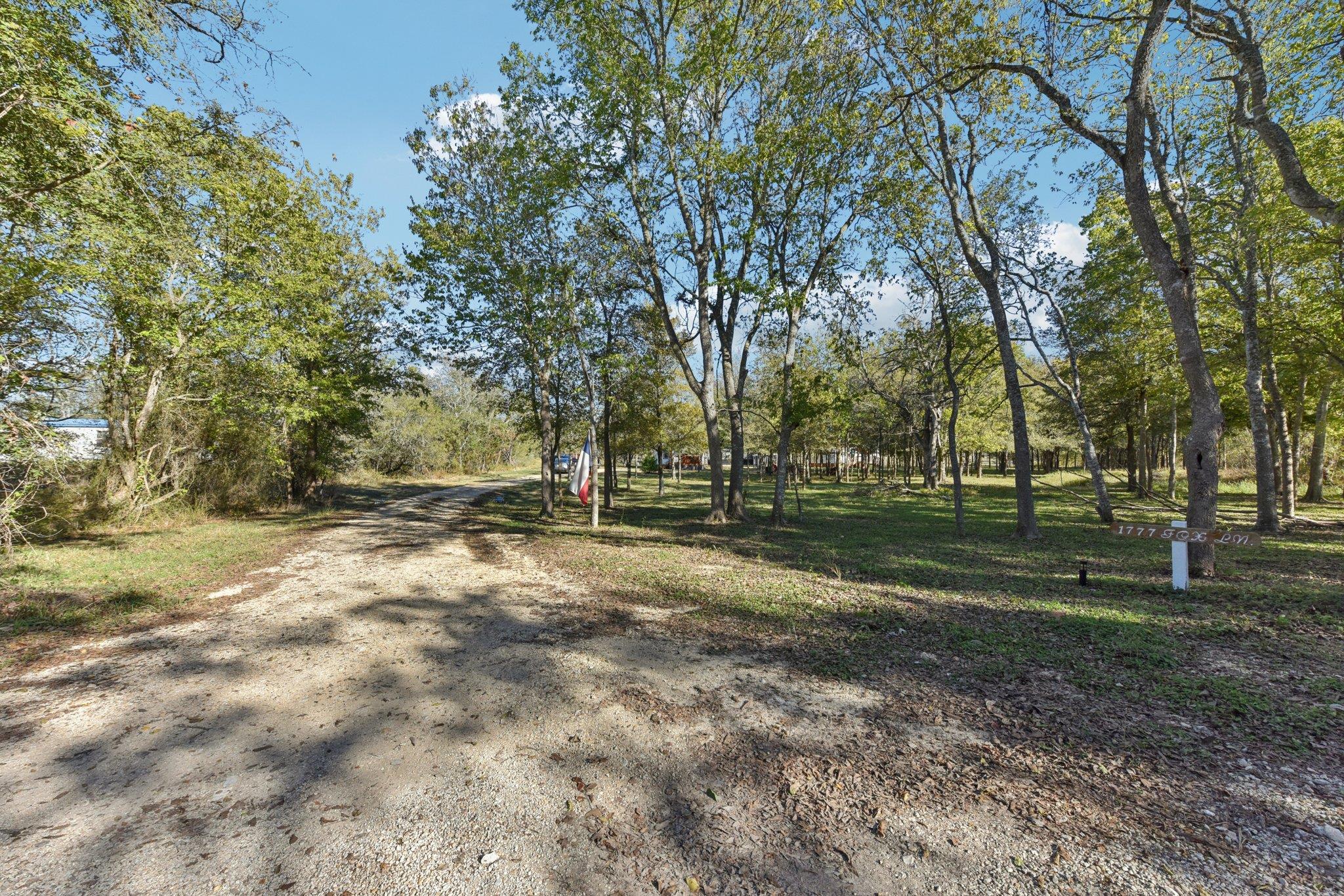 1777 Fox Ln, Lockhart, TX 78644