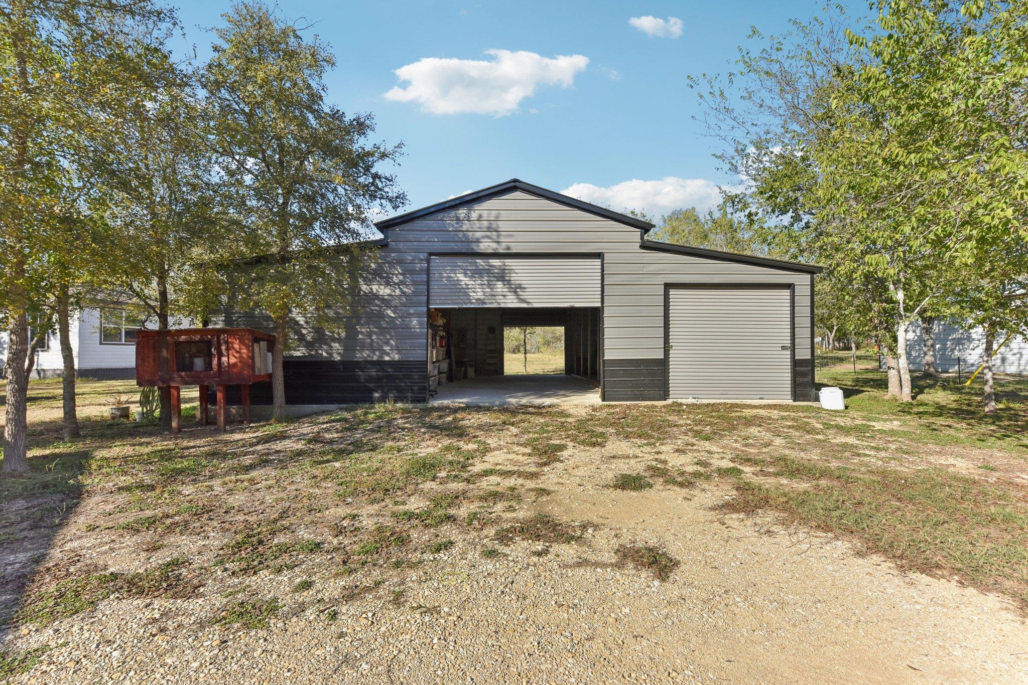 1777 Fox Ln, Lockhart, TX 78644