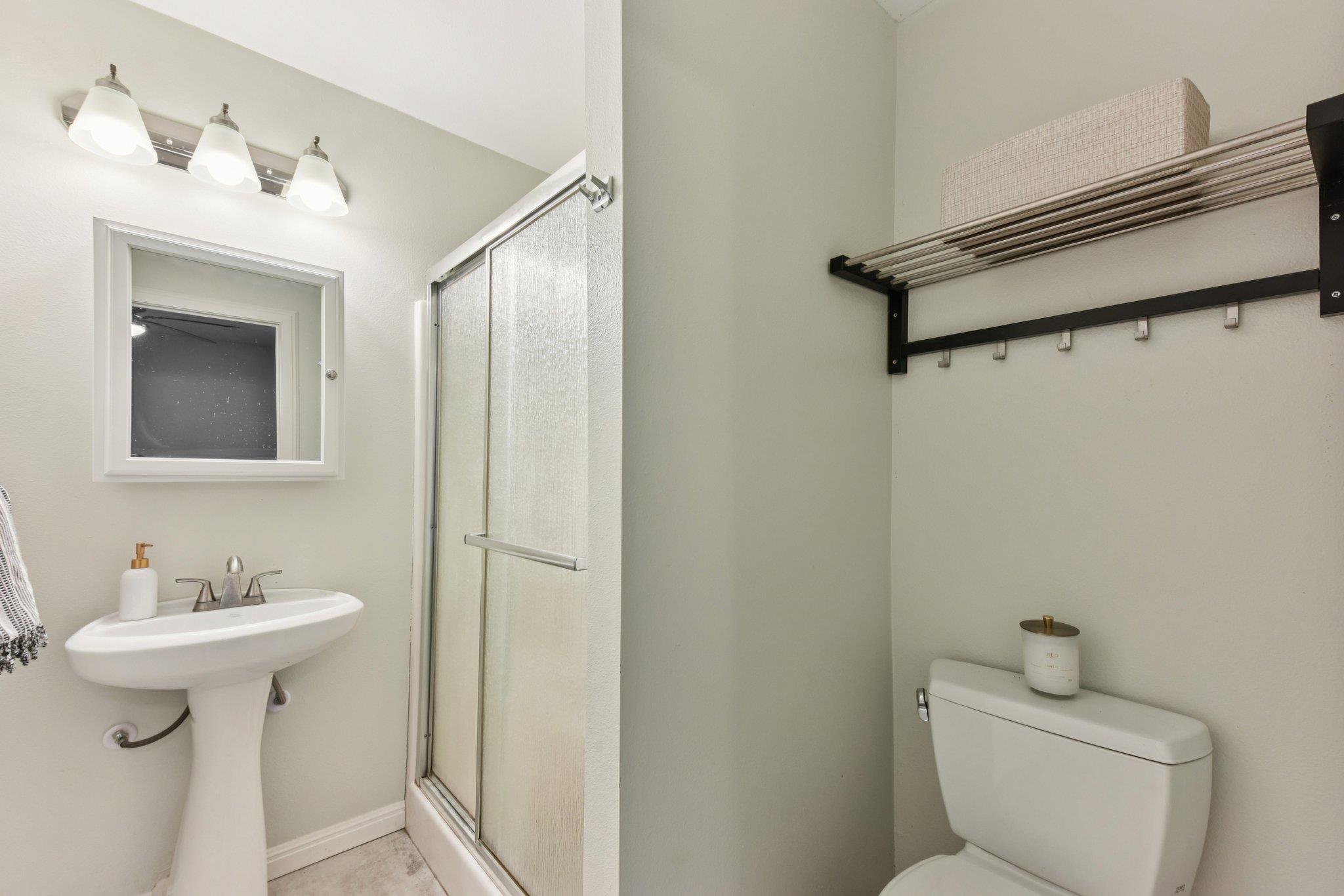 1777 Fox Ln, Lockhart, TX 78644