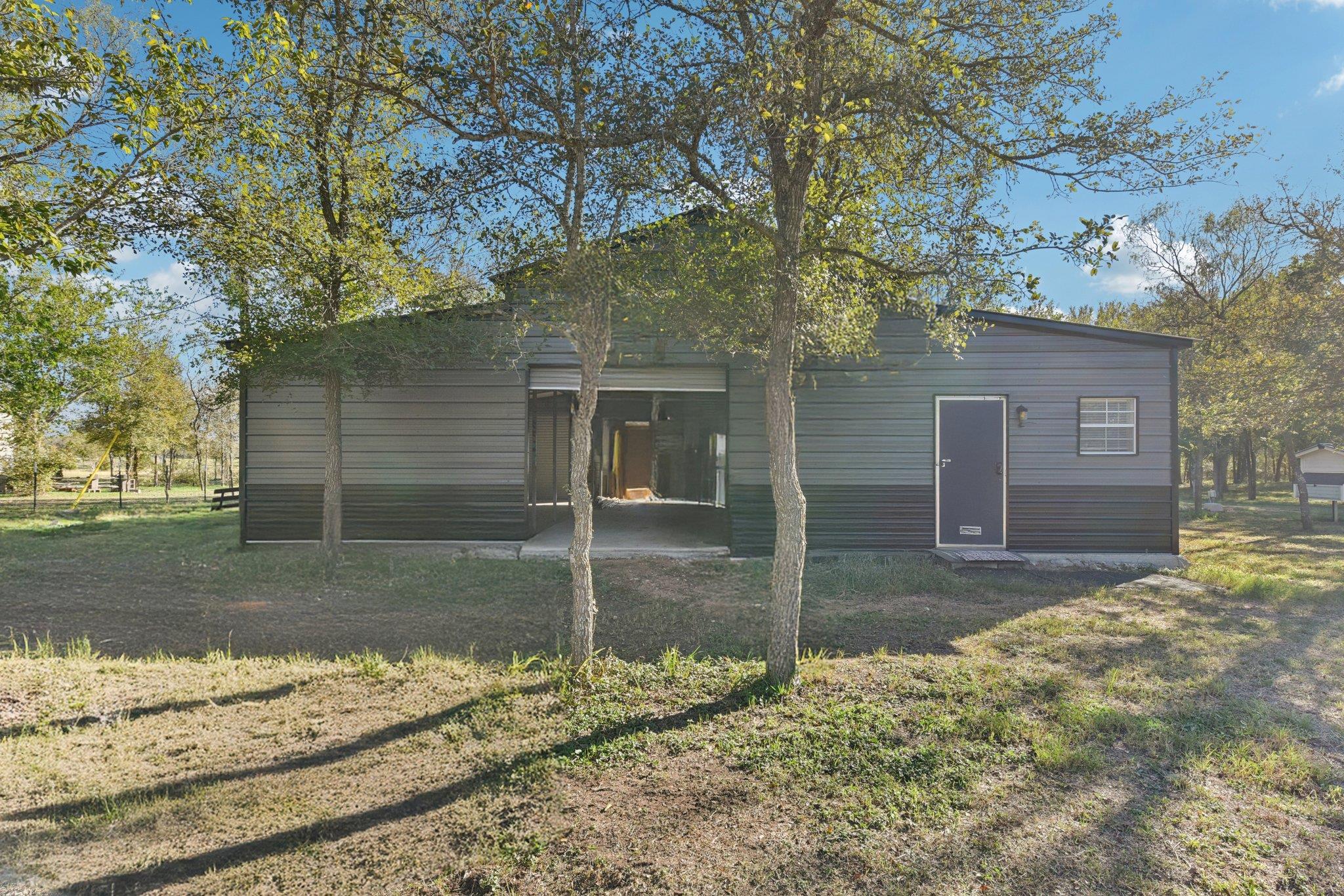 1777 Fox Ln, Lockhart, TX 78644
