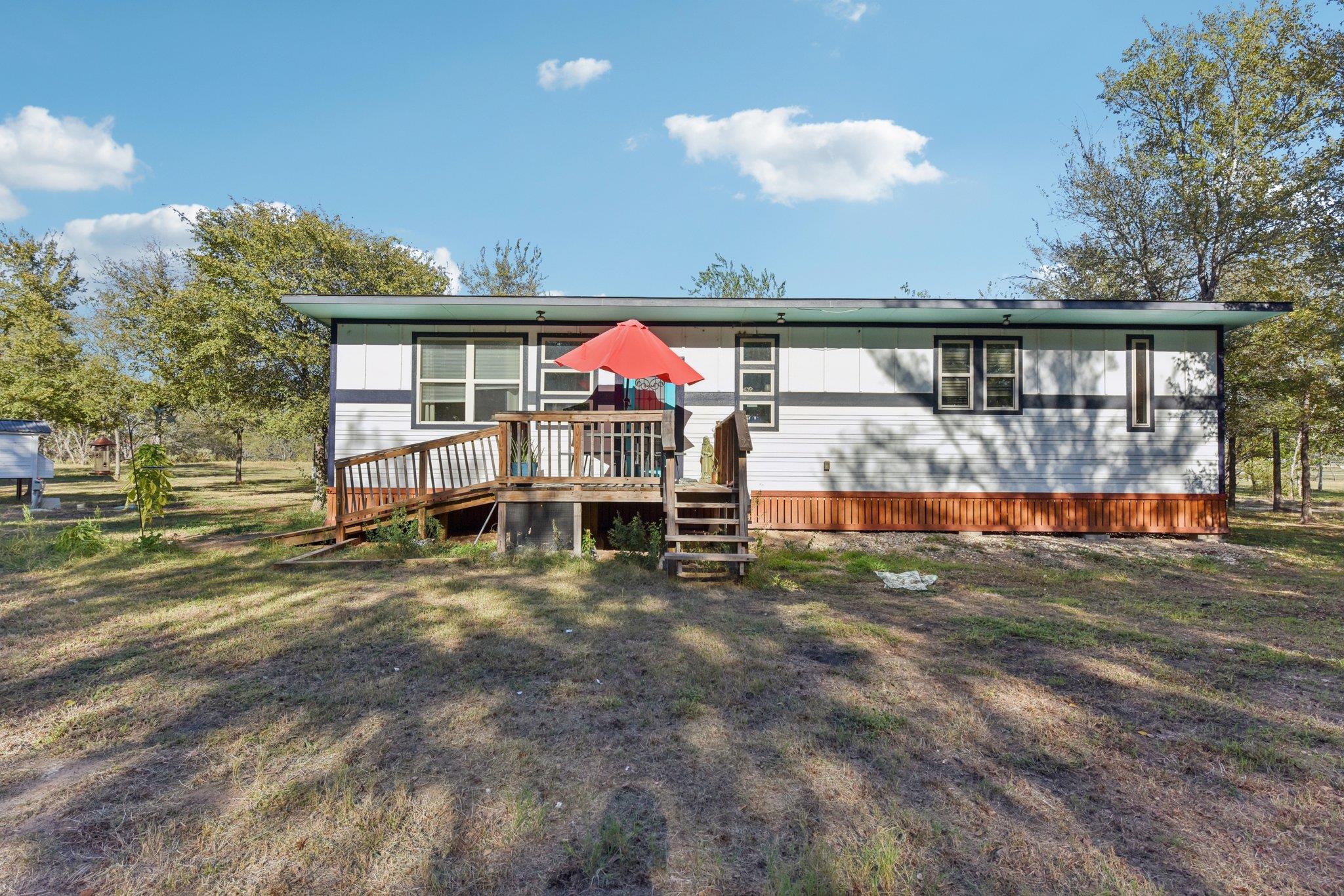 1777 Fox Ln, Lockhart, TX 78644