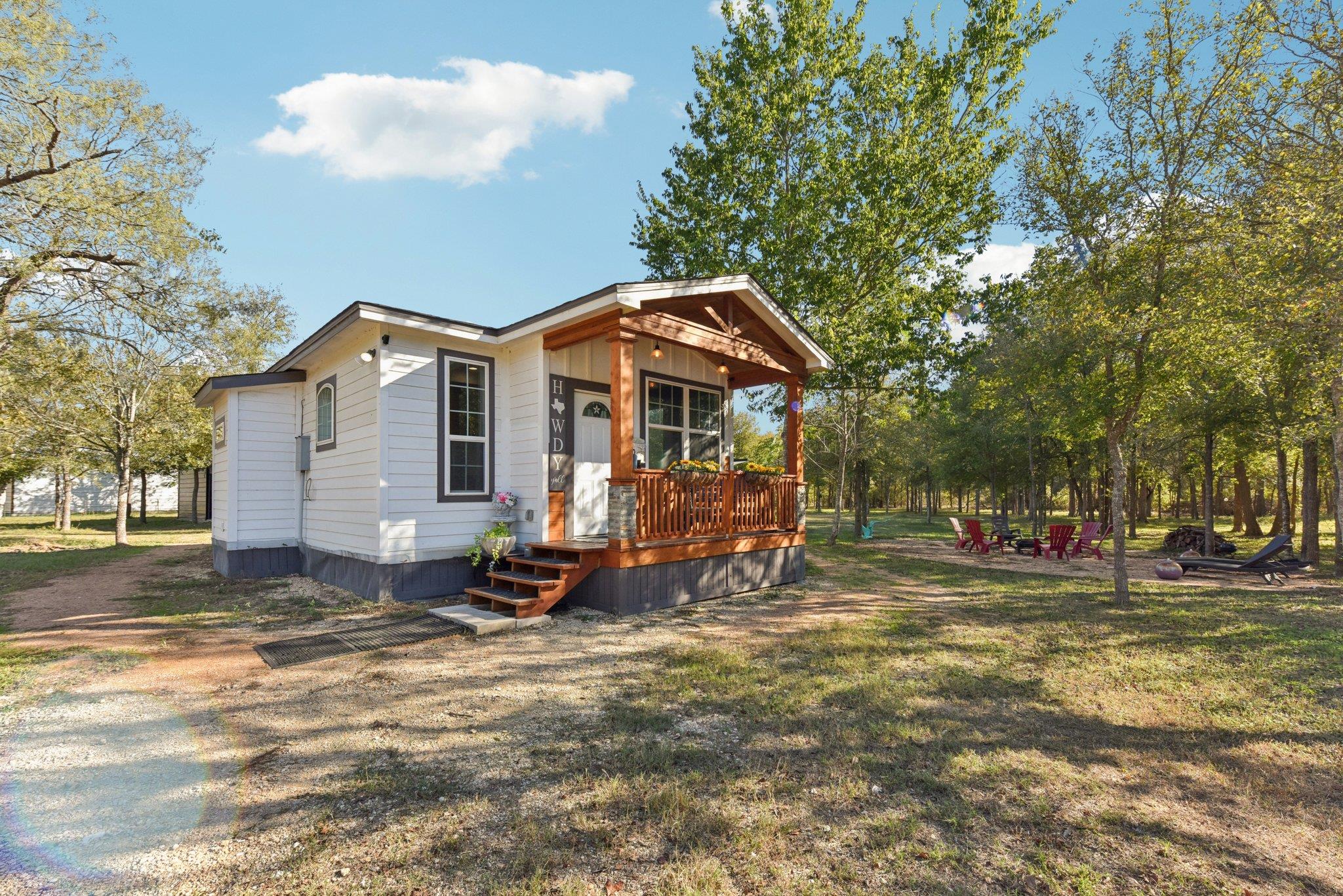 1777 Fox Ln, Lockhart, TX 78644