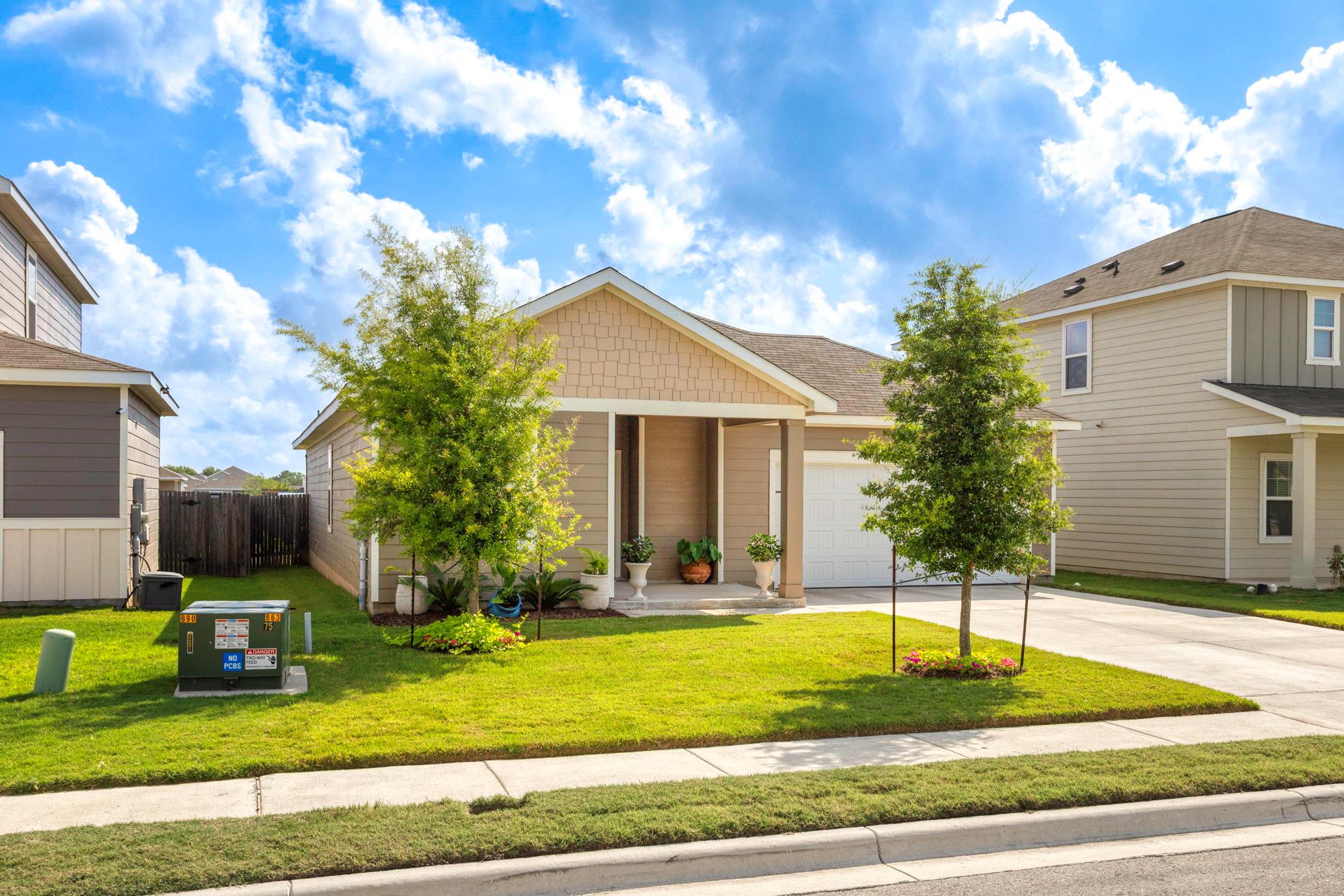 121 Rubrum Rd, Kyle, TX 78640