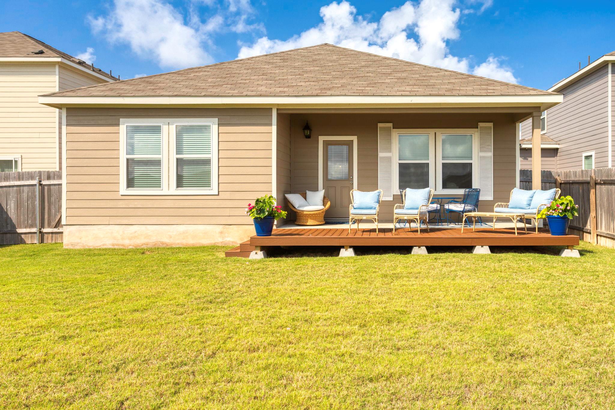 121 Rubrum Rd, Kyle, TX 78640