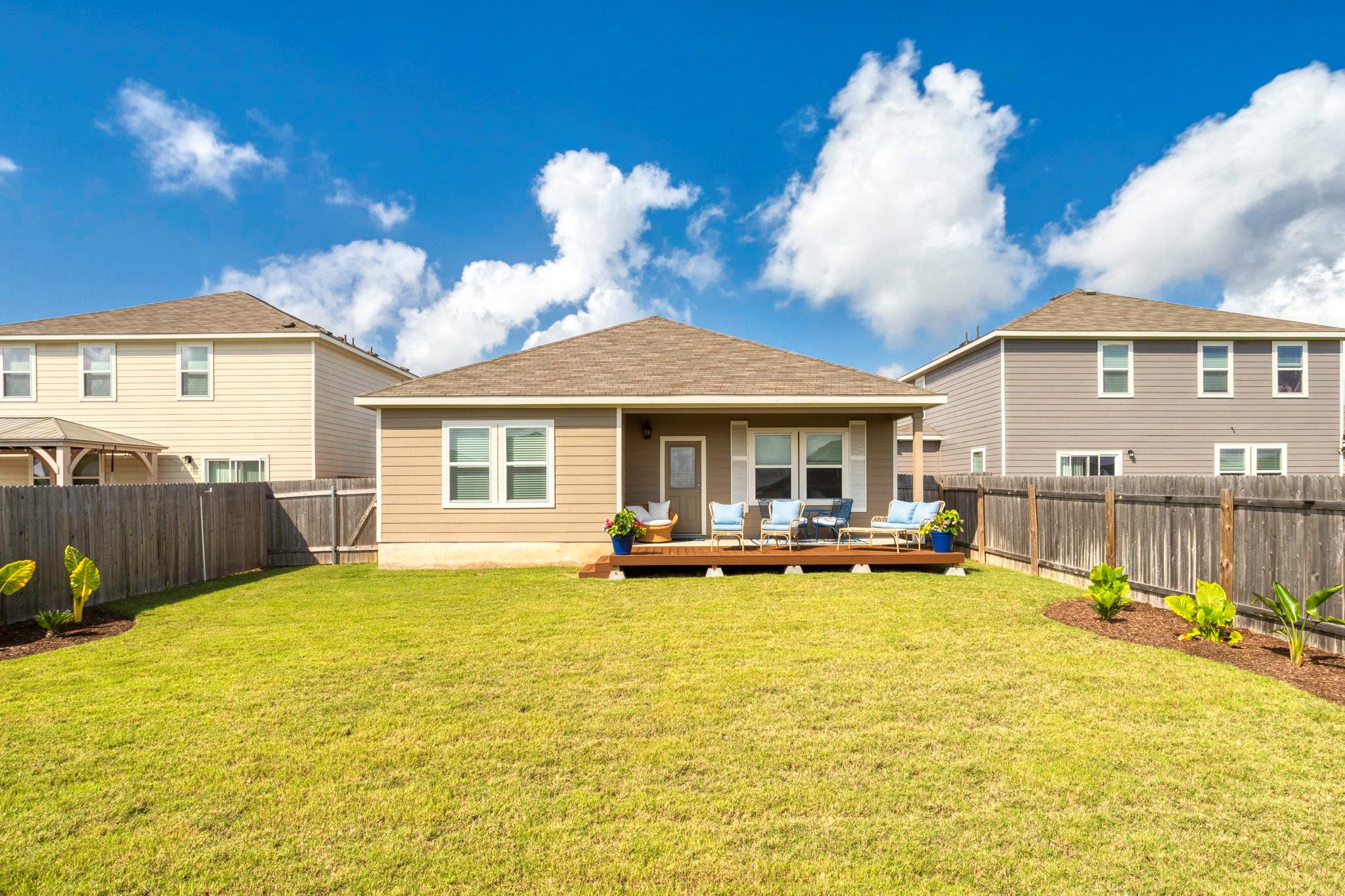 121 Rubrum Rd, Kyle, TX 78640