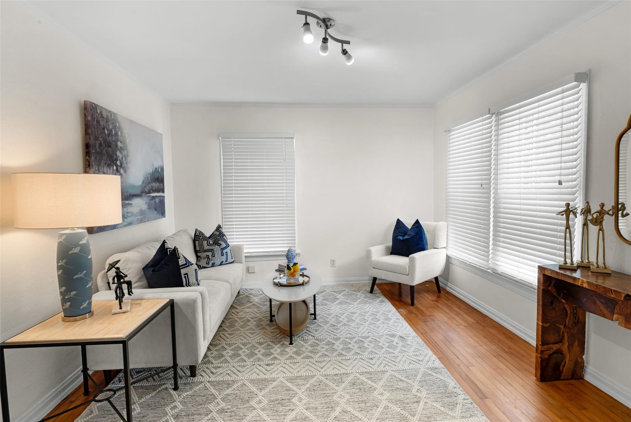 2108 Rountree Dr, Austin, TX 78722