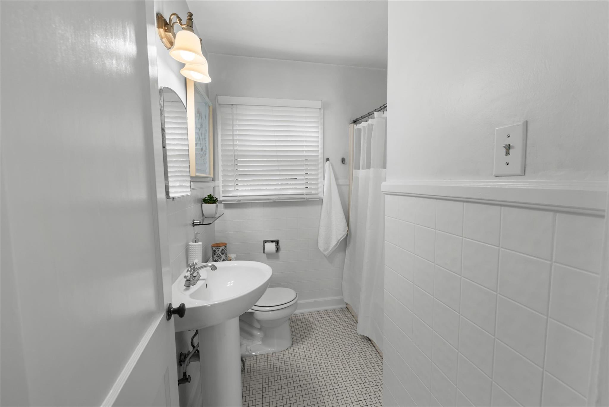 2108 Rountree Dr, Austin, TX 78722