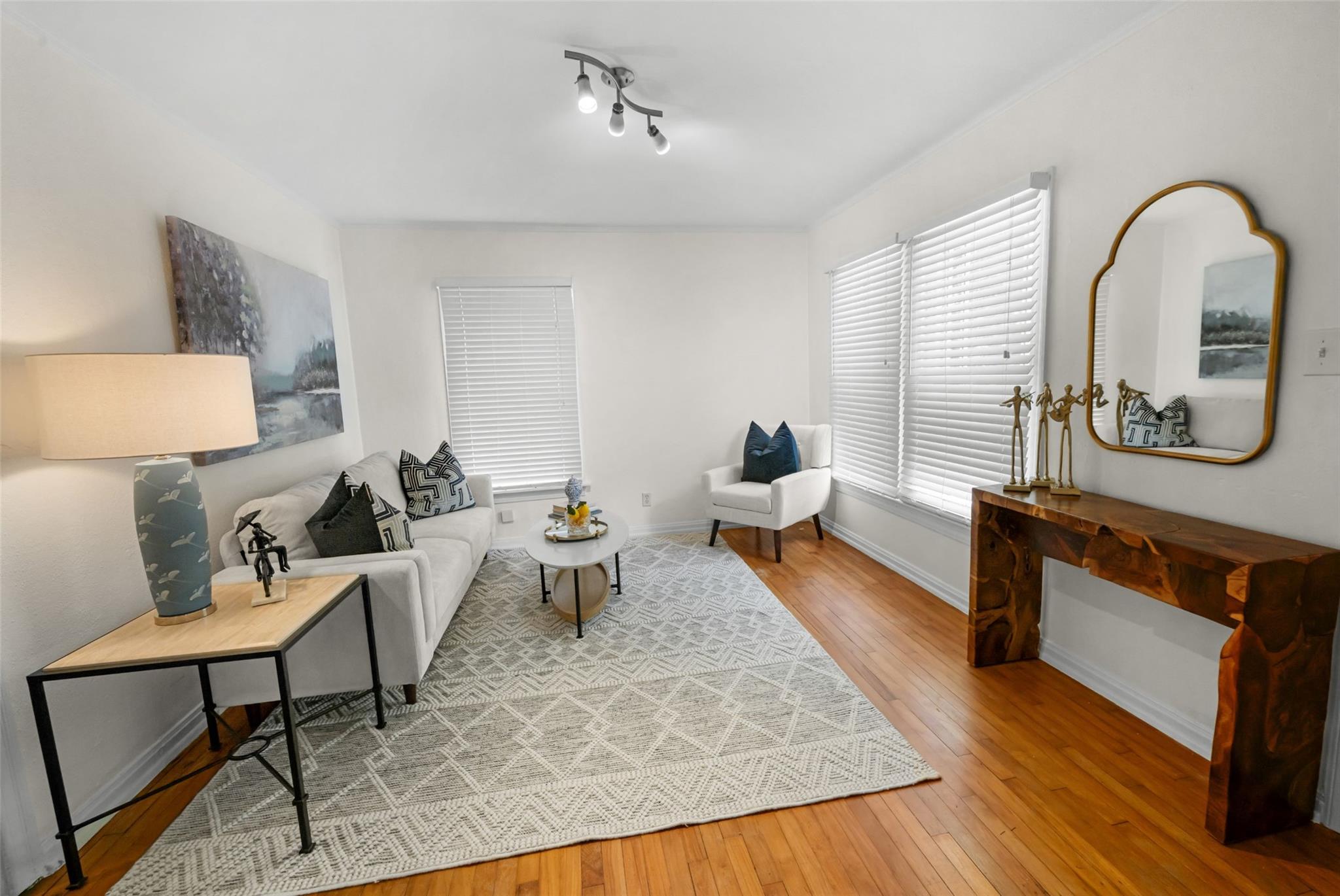 2108 Rountree Dr, Austin, TX 78722