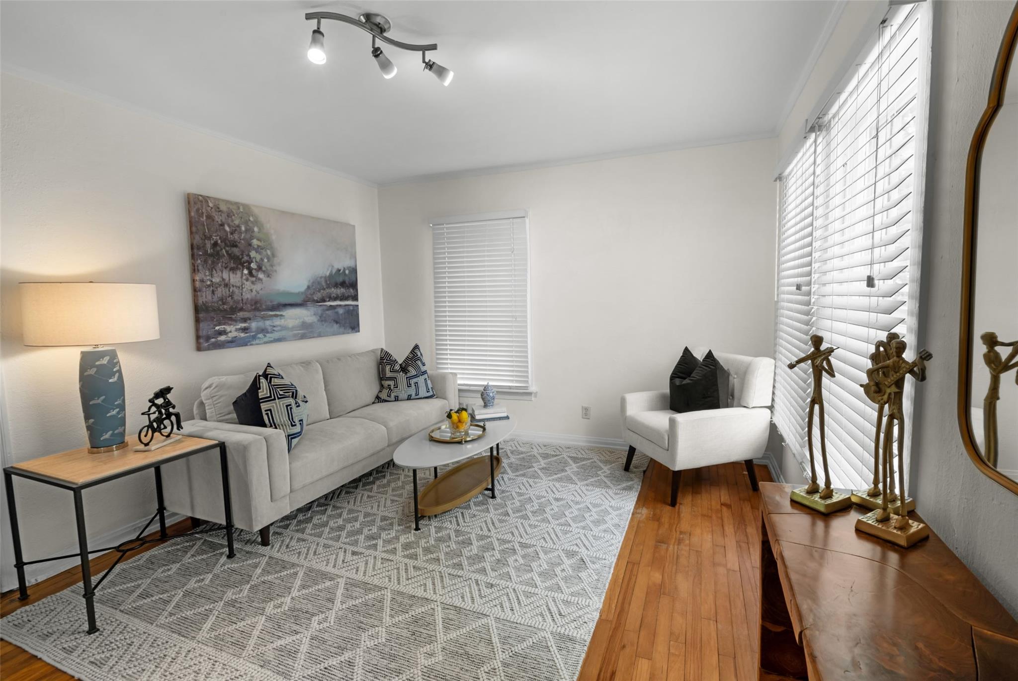 2108 Rountree Dr, Austin, TX 78722