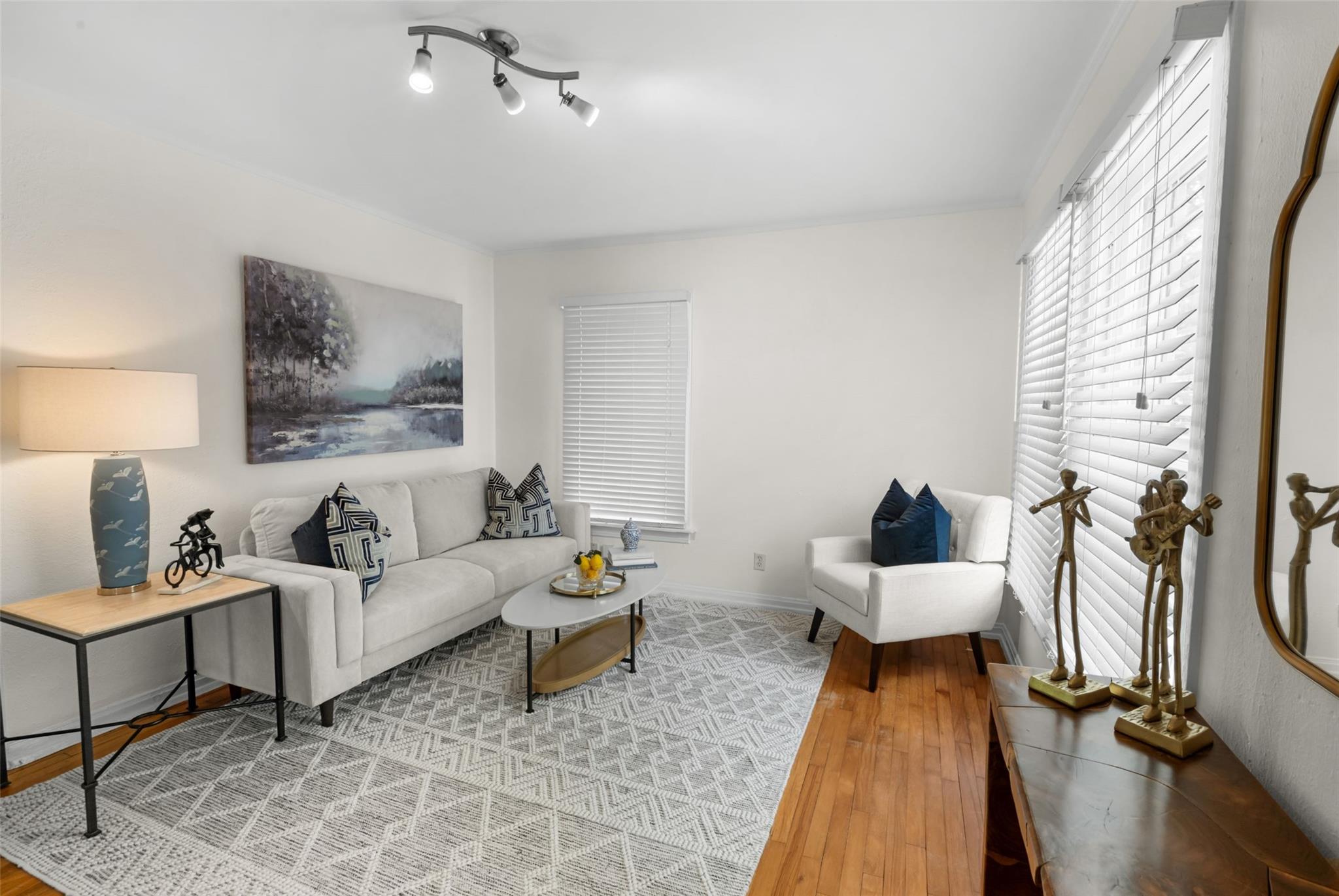 2108 Rountree Dr, Austin, TX 78722