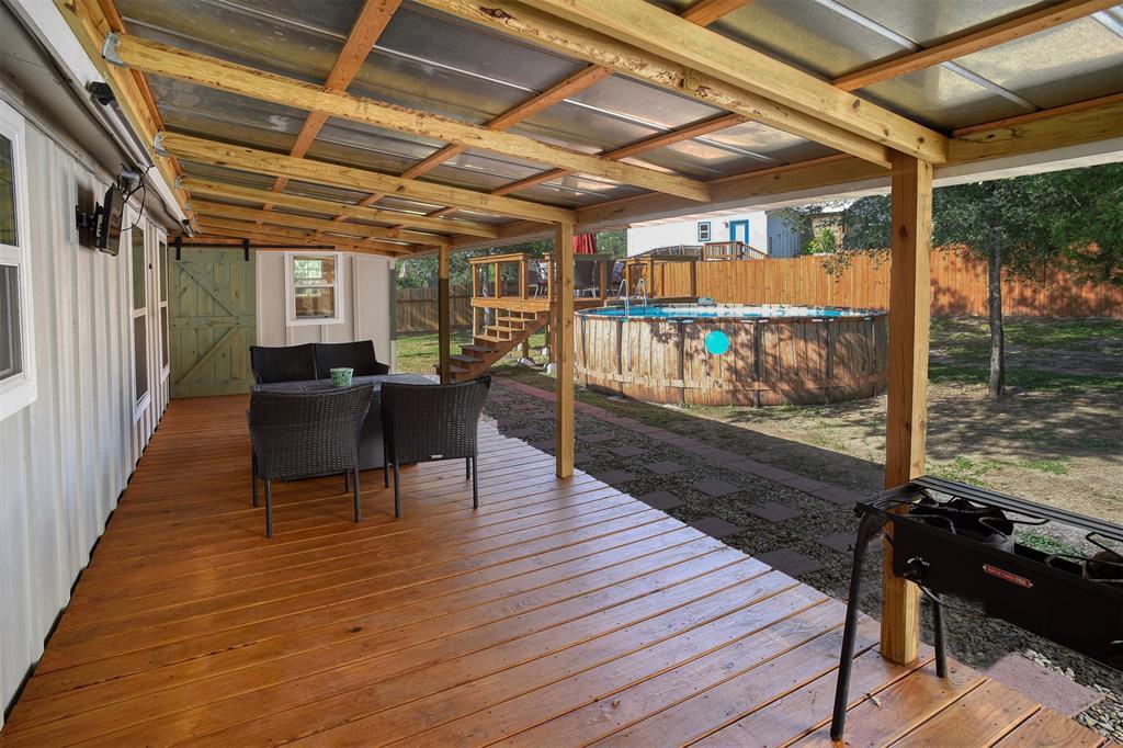 1217 Jones St, Smithville, TX 78957