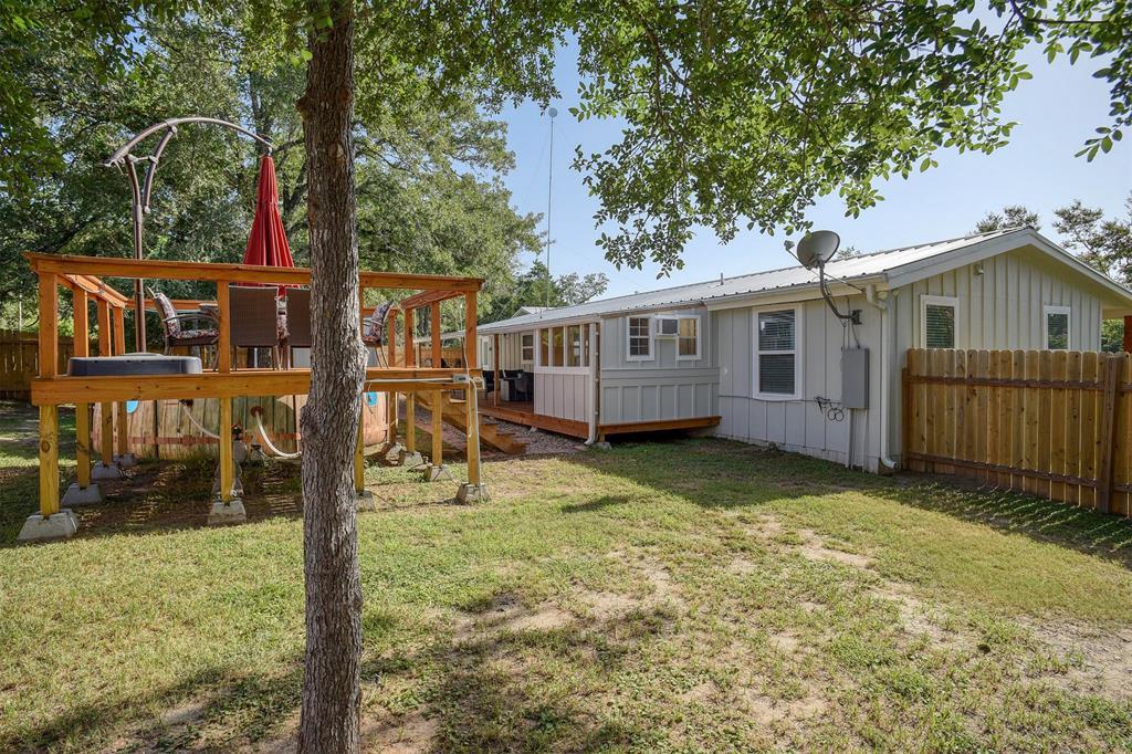 1217 Jones St, Smithville, TX 78957