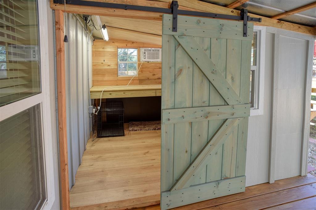 1217 Jones St, Smithville, TX 78957