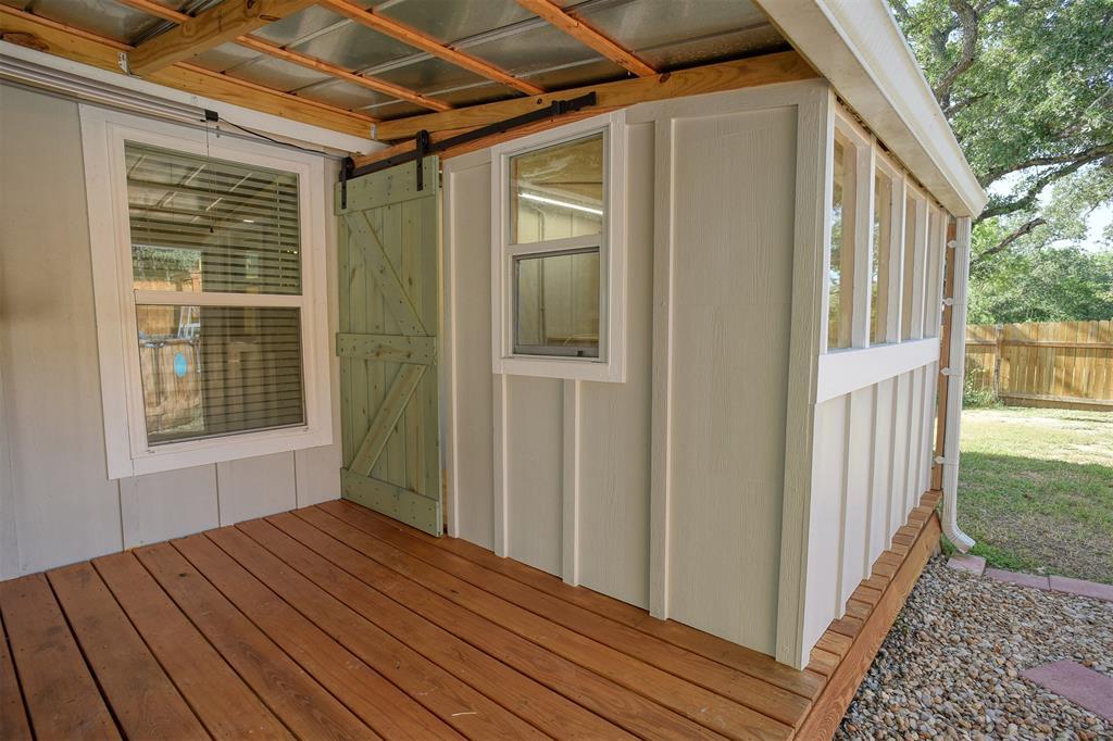 1217 Jones St, Smithville, TX 78957