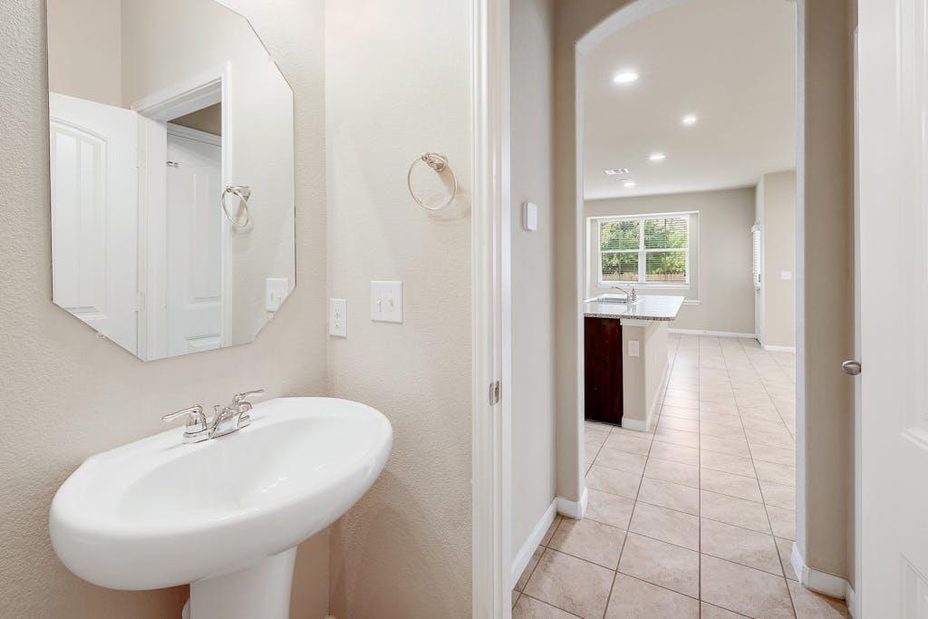 2880 Donnell Dr # 202, Round Rock, TX 78664