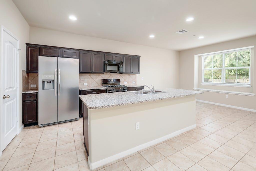 2880 Donnell Dr # 202, Round Rock, TX 78664