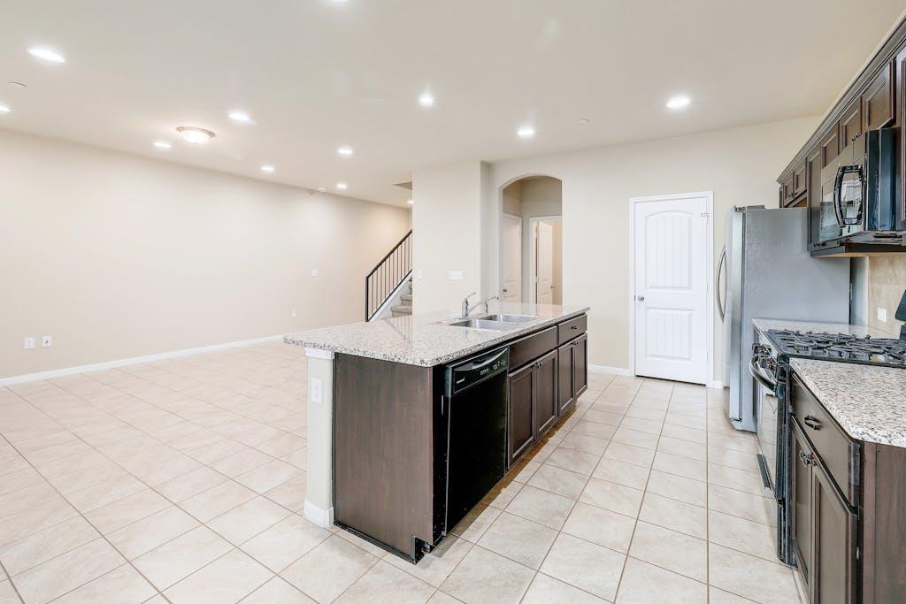 2880 Donnell Dr # 202, Round Rock, TX 78664