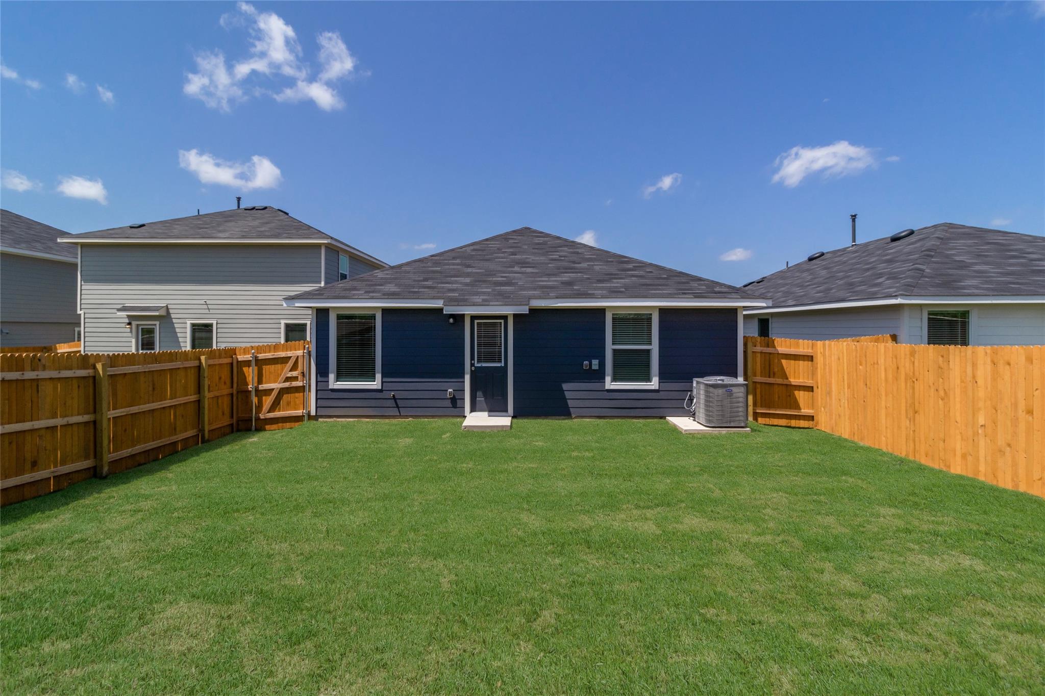 472 Sandringham Loop, Uhland, TX 78640