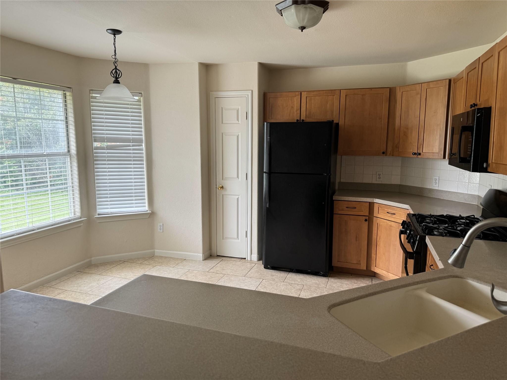 2623 Eastwood Ln, Round Rock, TX 78664