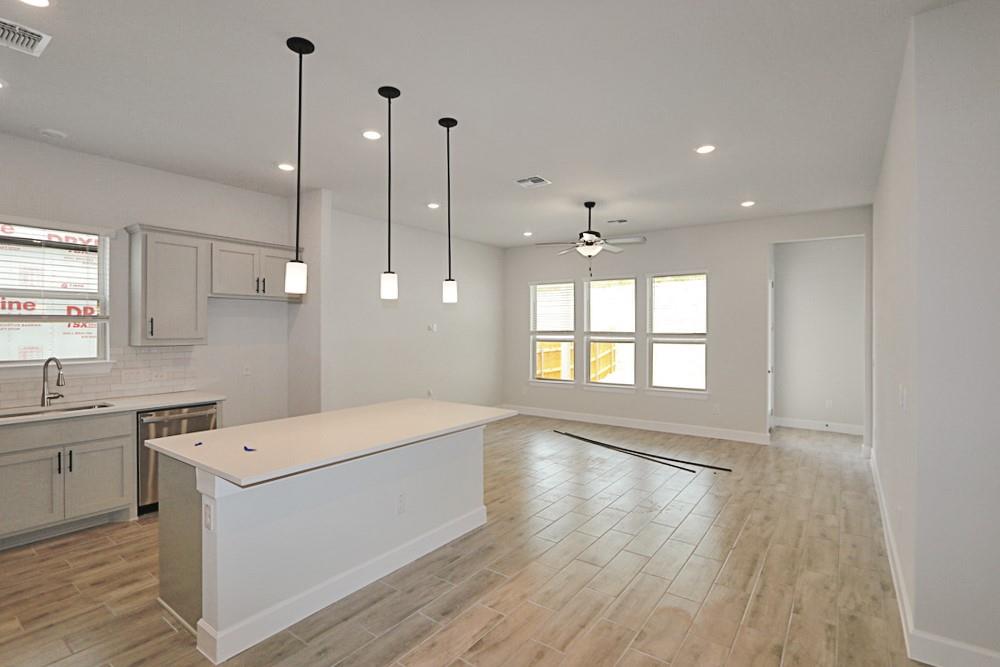 12805 Stanford Dr, Austin, TX 78748