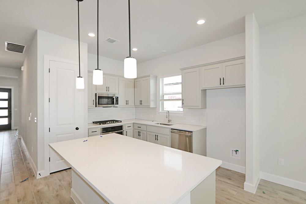 12805 Stanford Dr, Austin, TX 78748