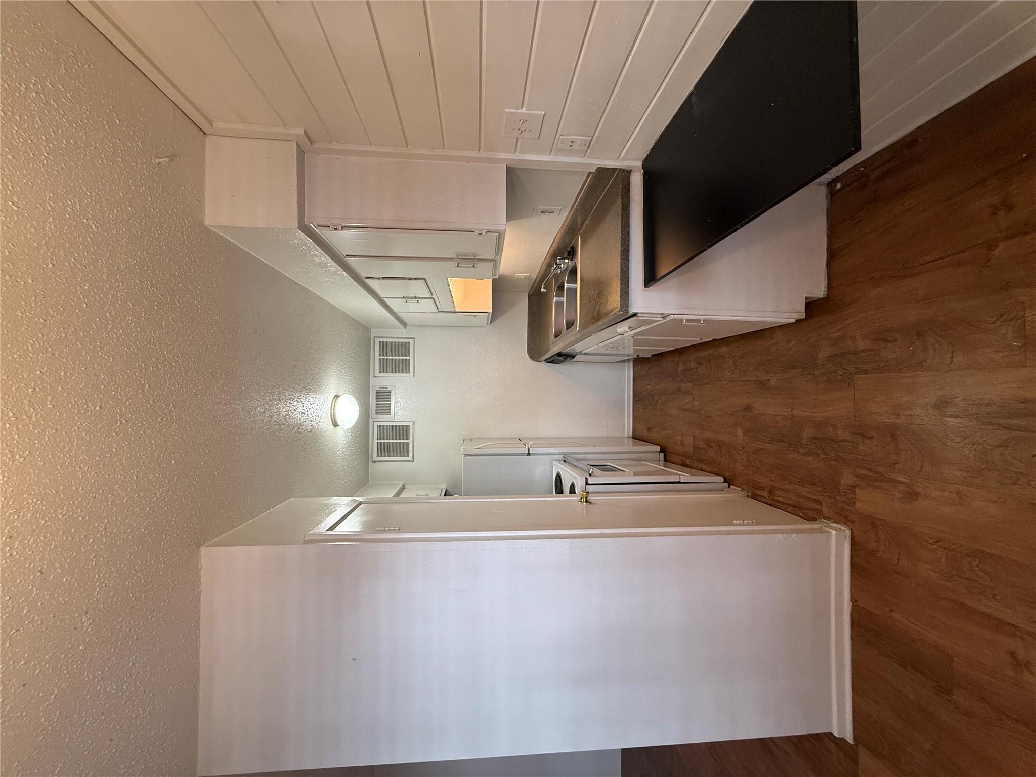 2704 Salado St # 106, Austin, TX 78705